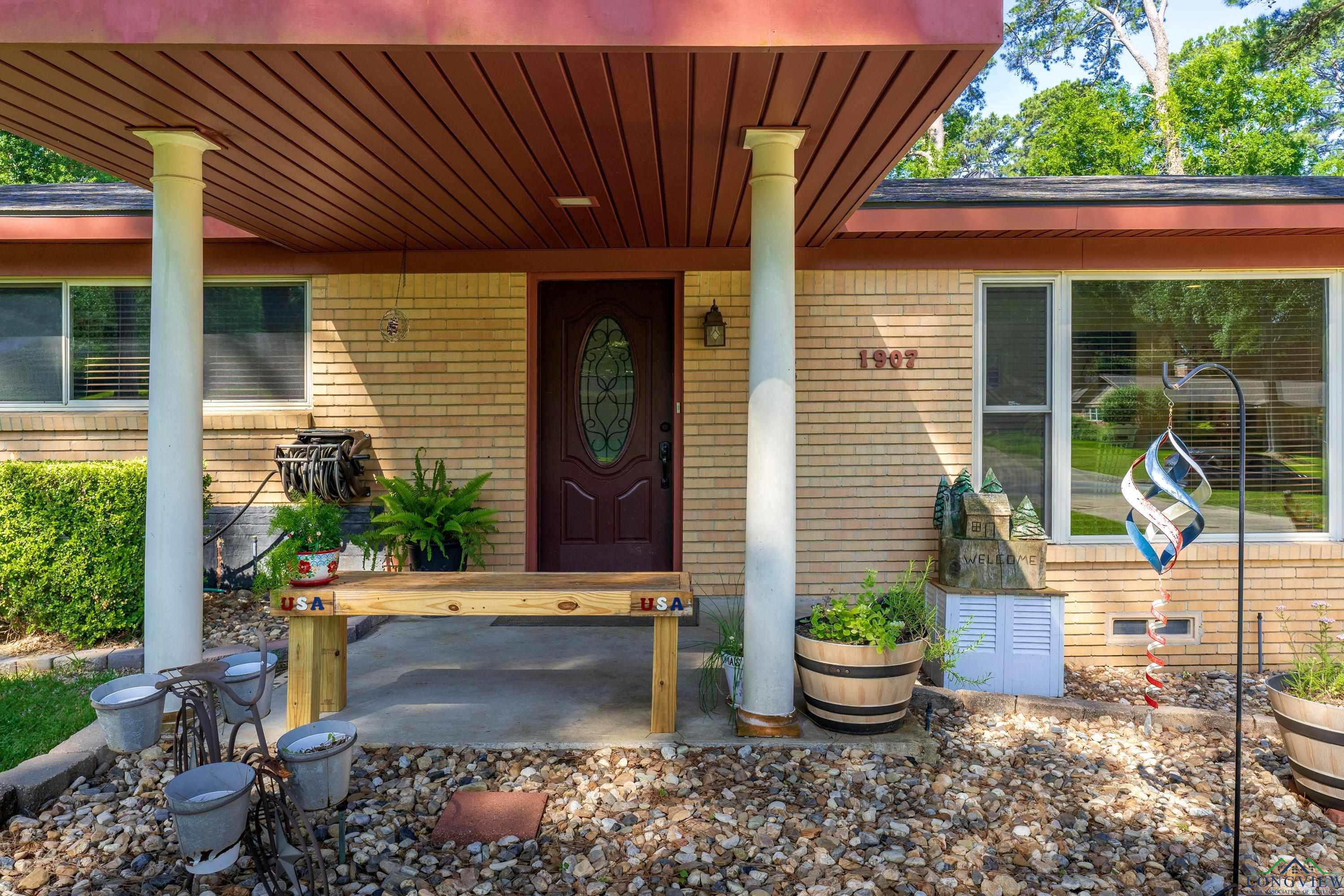 1907 Mary Jane Dr, Longview, Texas image 2