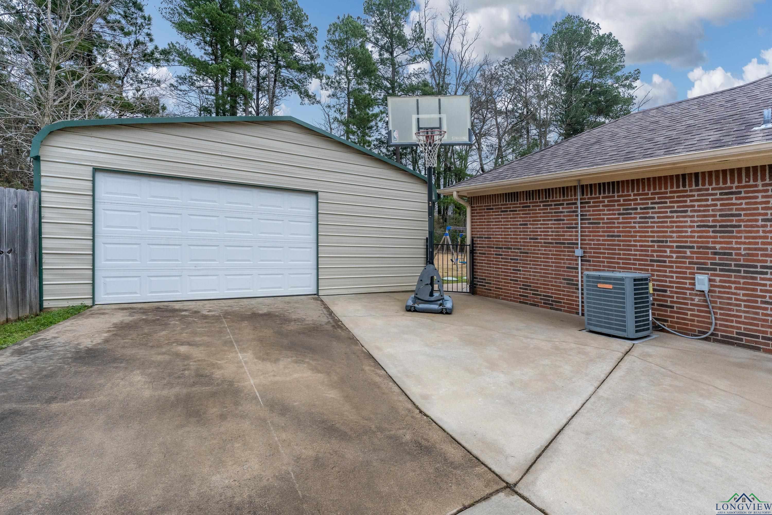 260 Sweetheart Lane, Longview, Texas image 4