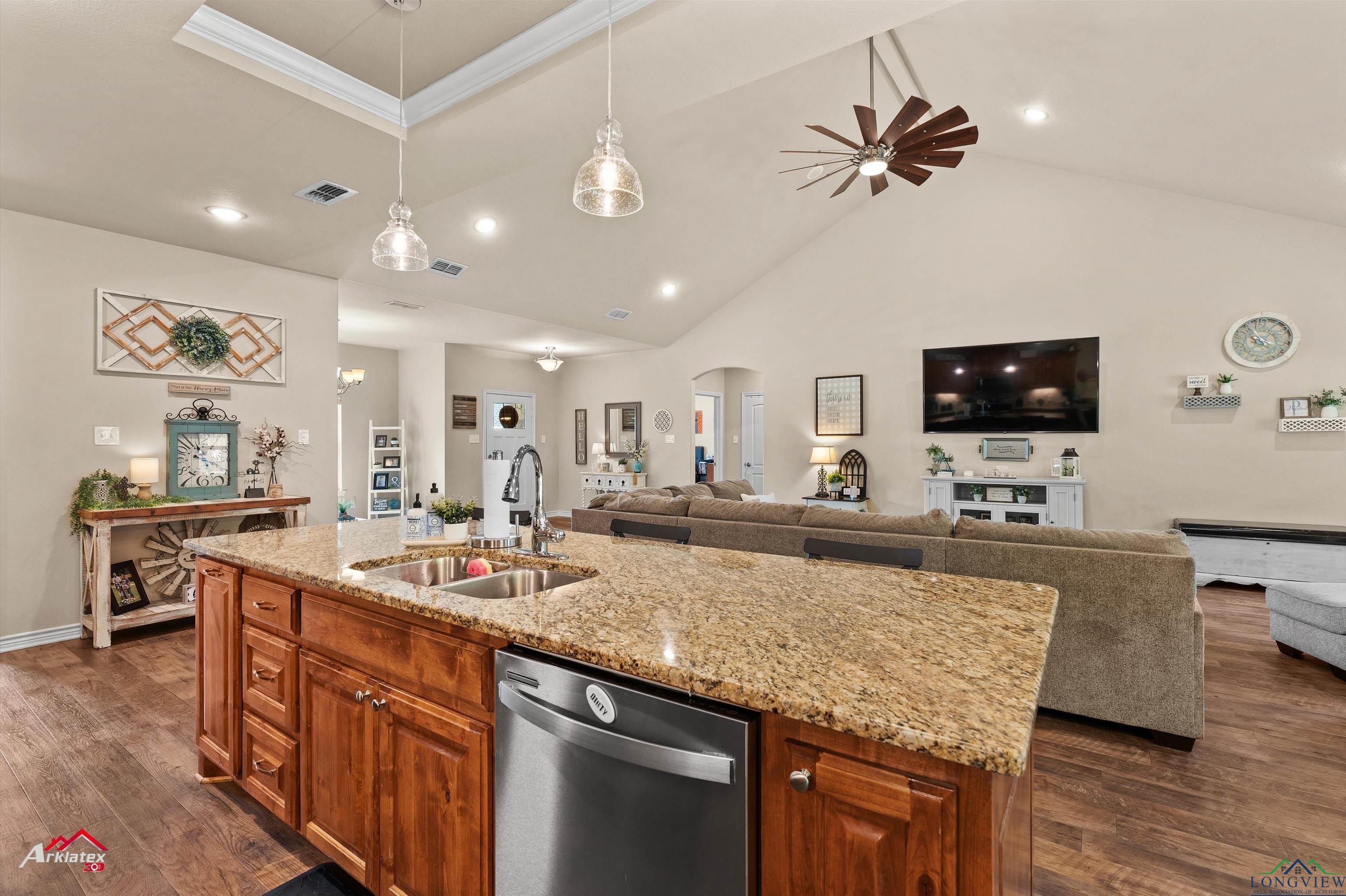 280 Towering Oaks Ln, Longview, Texas image 12