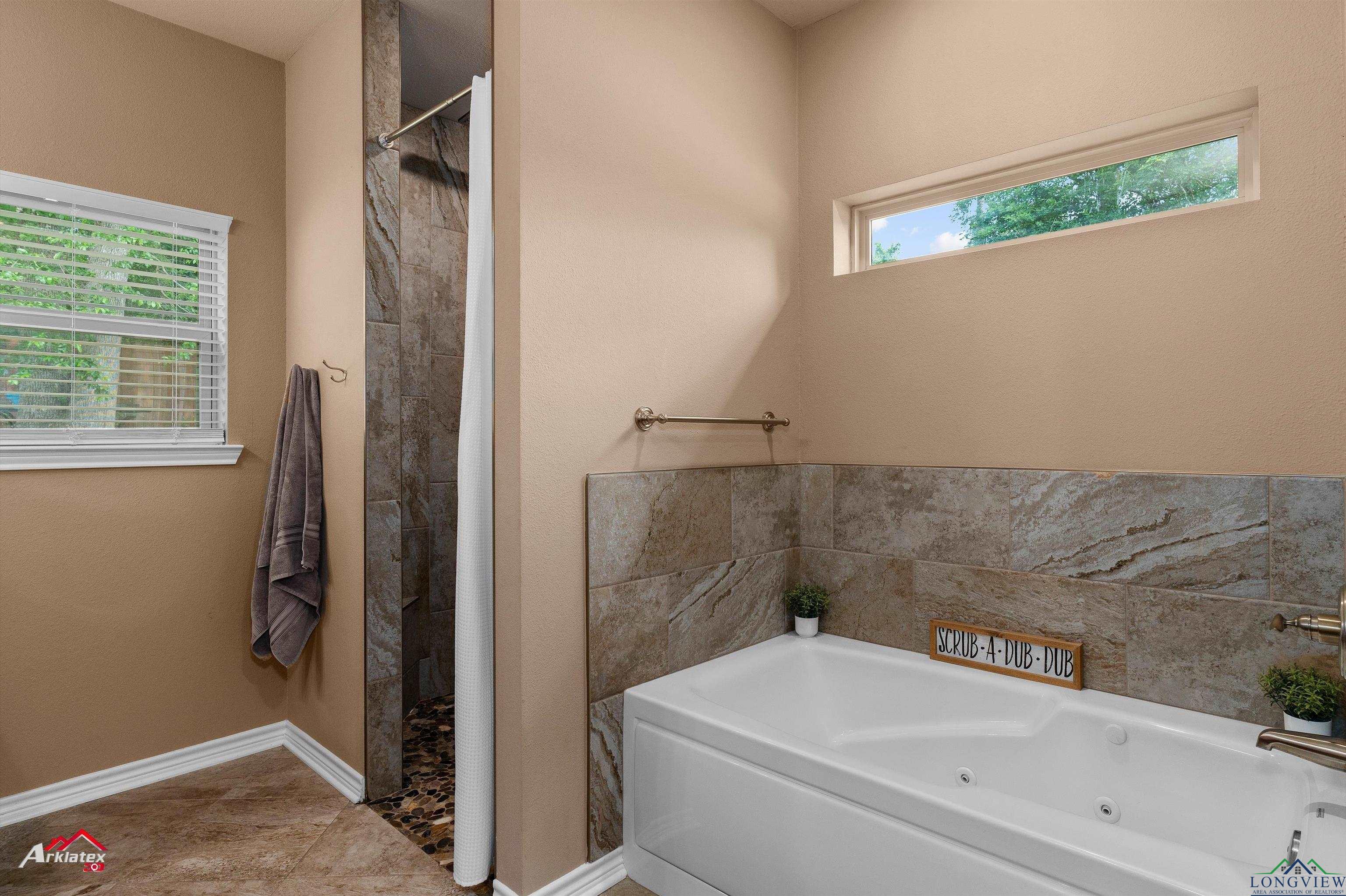 280 Towering Oaks Ln, Longview, Texas image 18