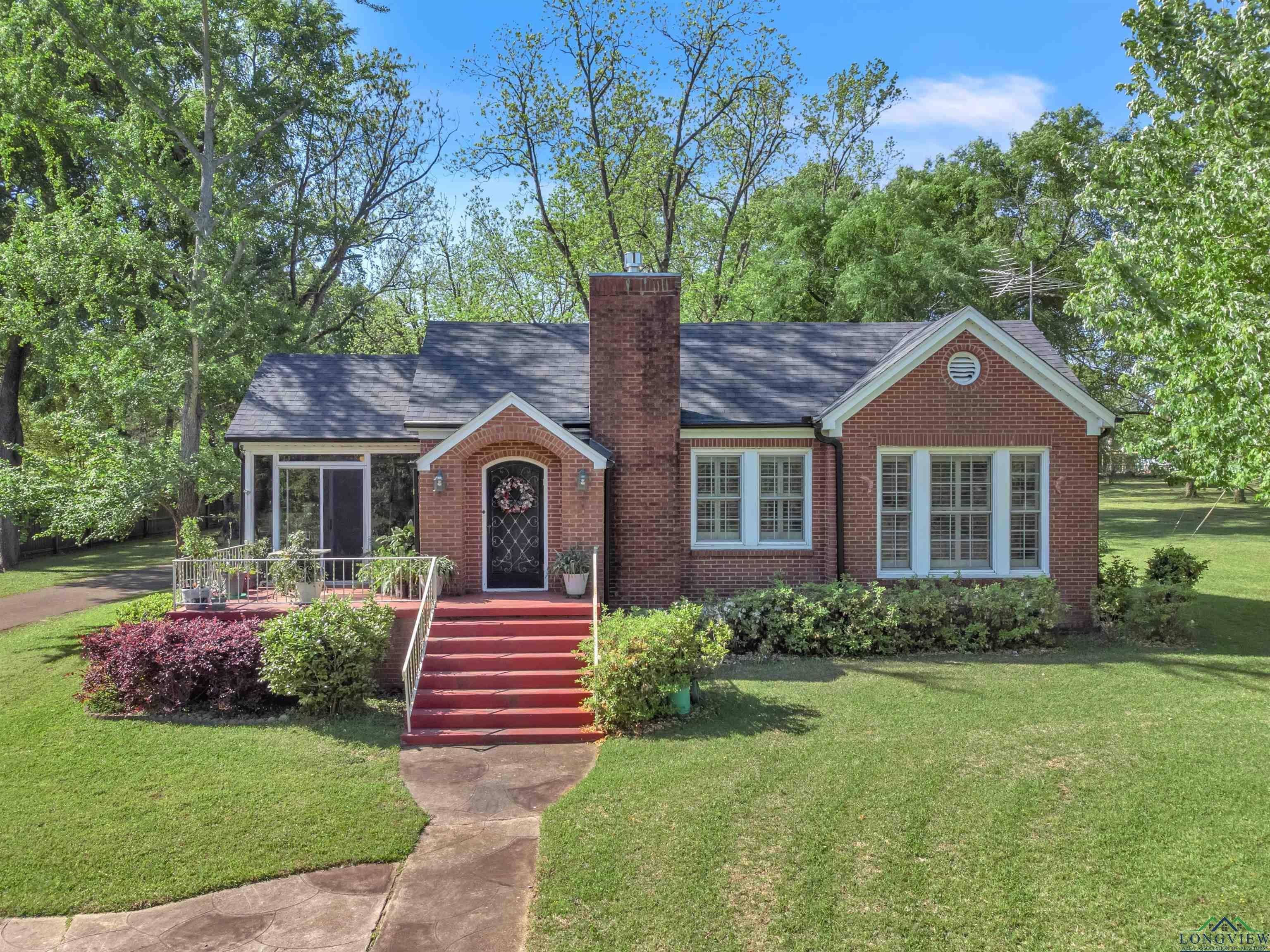 1502 W Pinecrest Dr, Marshall, Texas image 1
