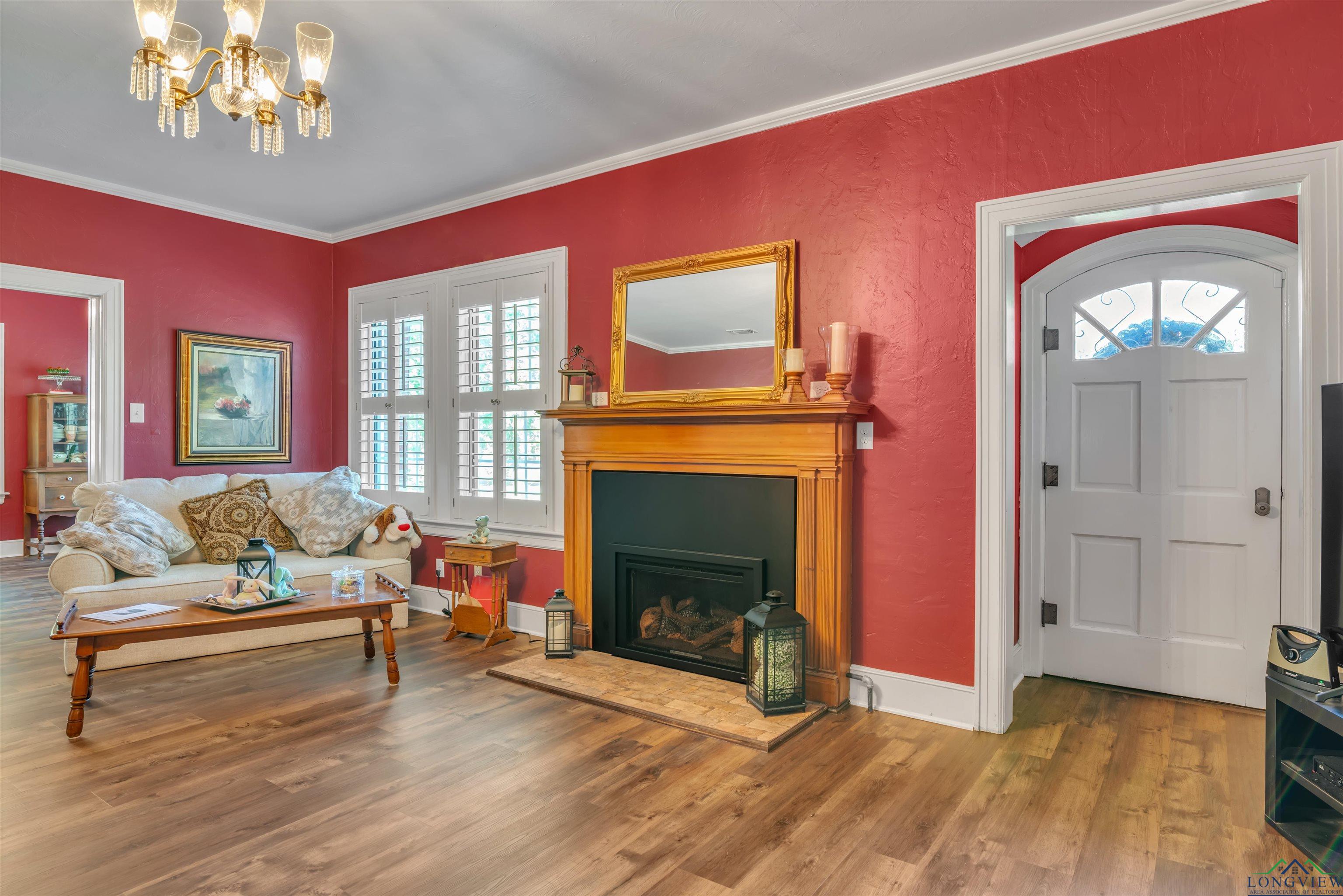 1502 W Pinecrest Dr, Marshall, Texas image 3