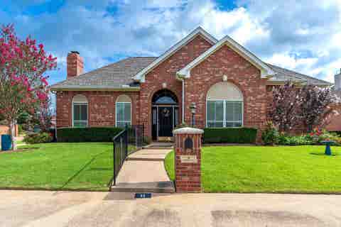 Homes For Sale - 11 Estates Ct<br/> Longview, TX 75605