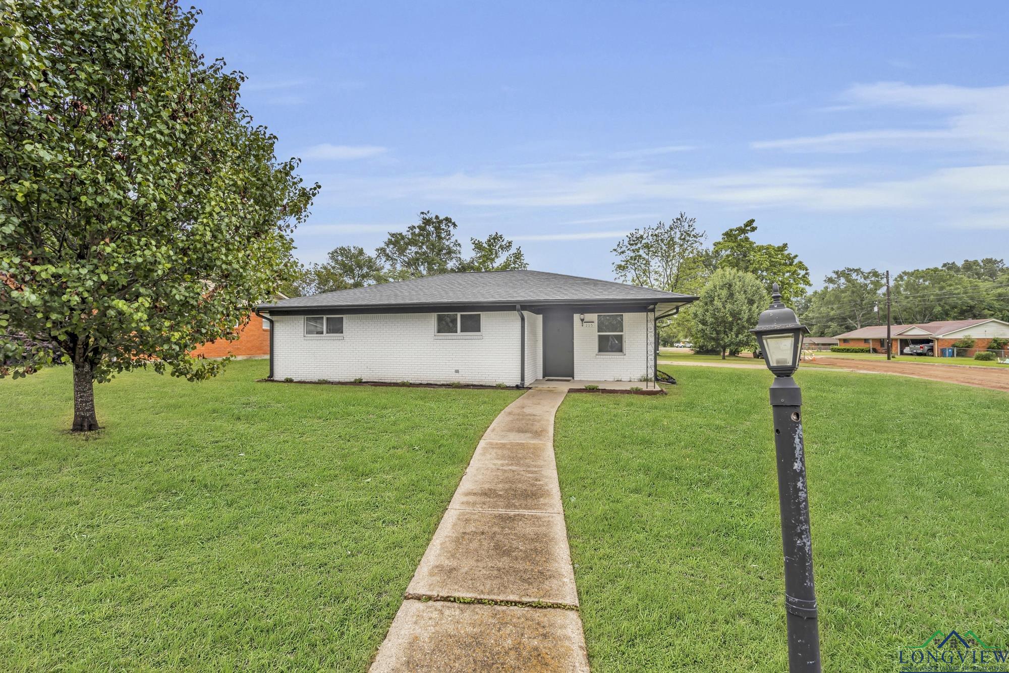 215 Southview Dr, Henderson, Texas image 2