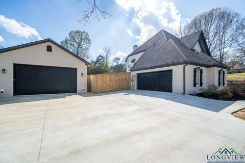 A home in Gladewater