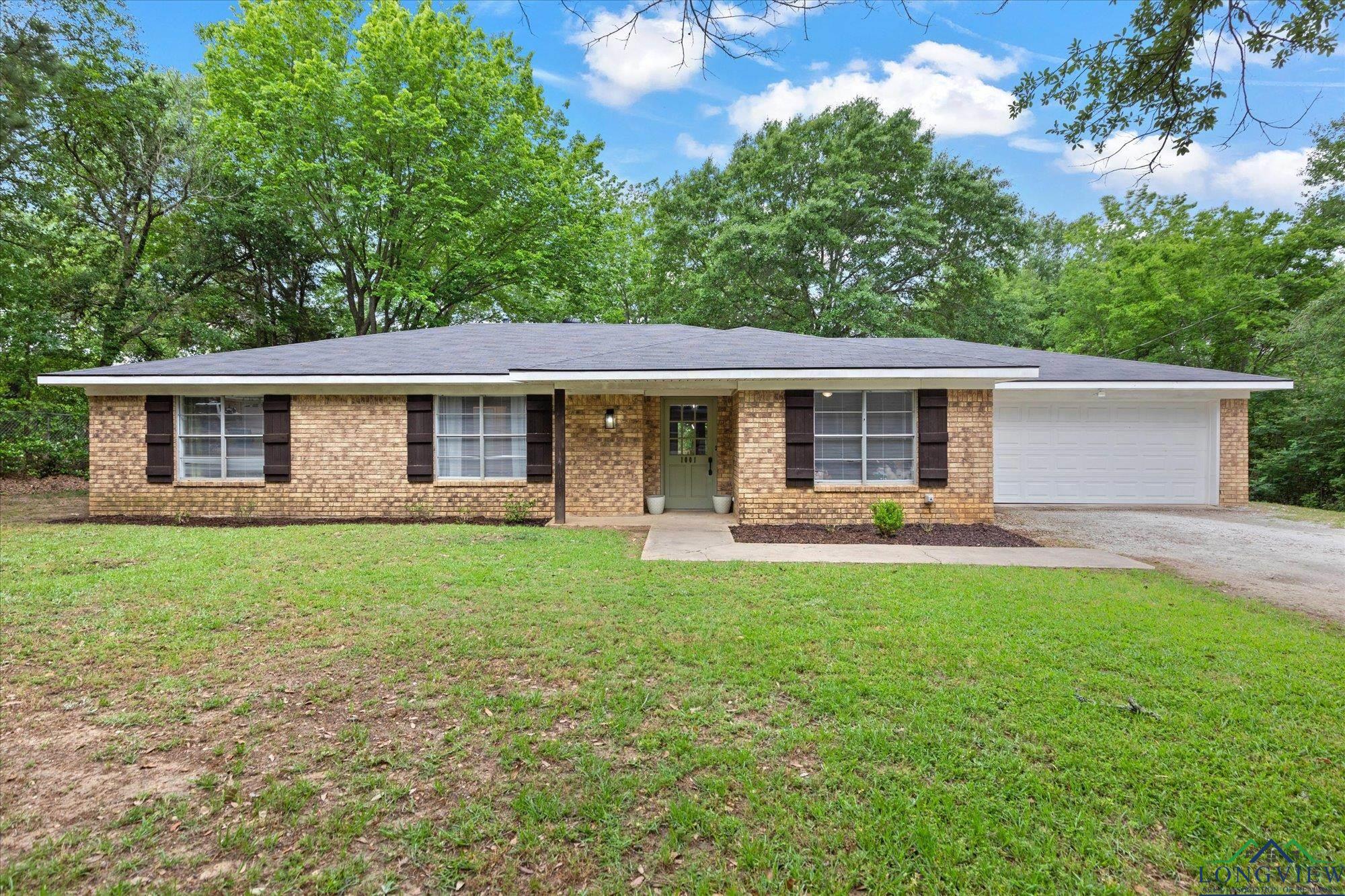 1001 Redbud Dr, White Oak, Texas image 1