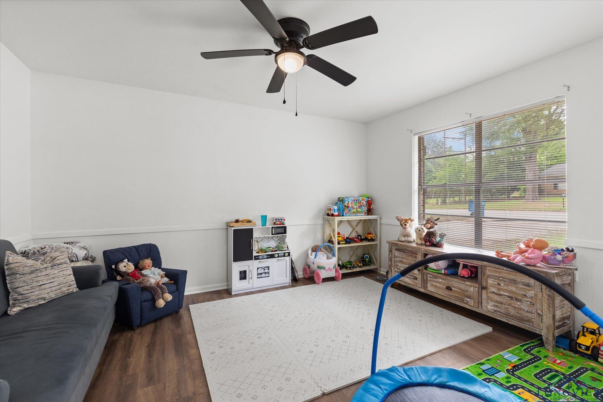 1001 Redbud Dr, White Oak, Texas image 6