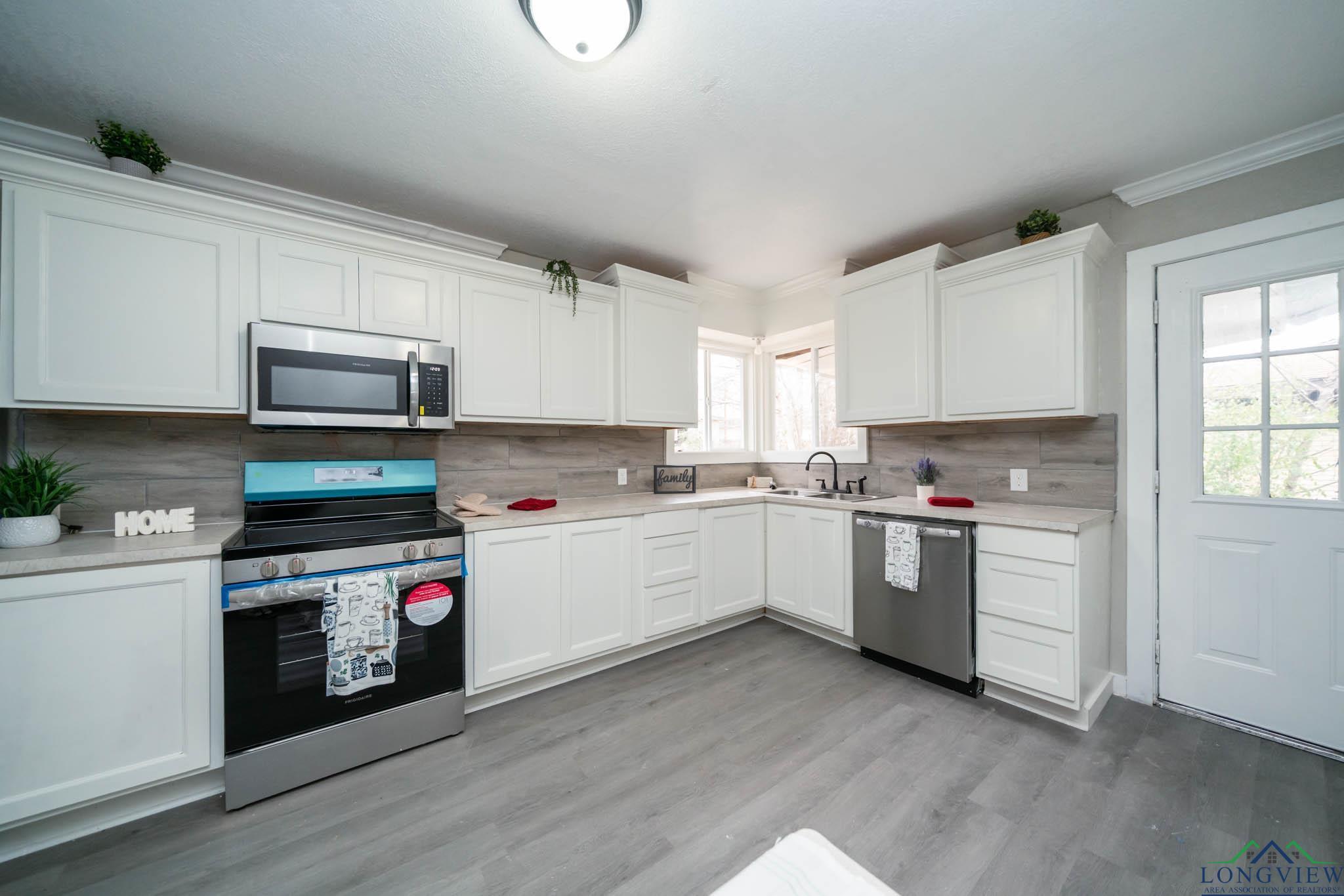 2209 S 13th St, Longview, Texas image 10