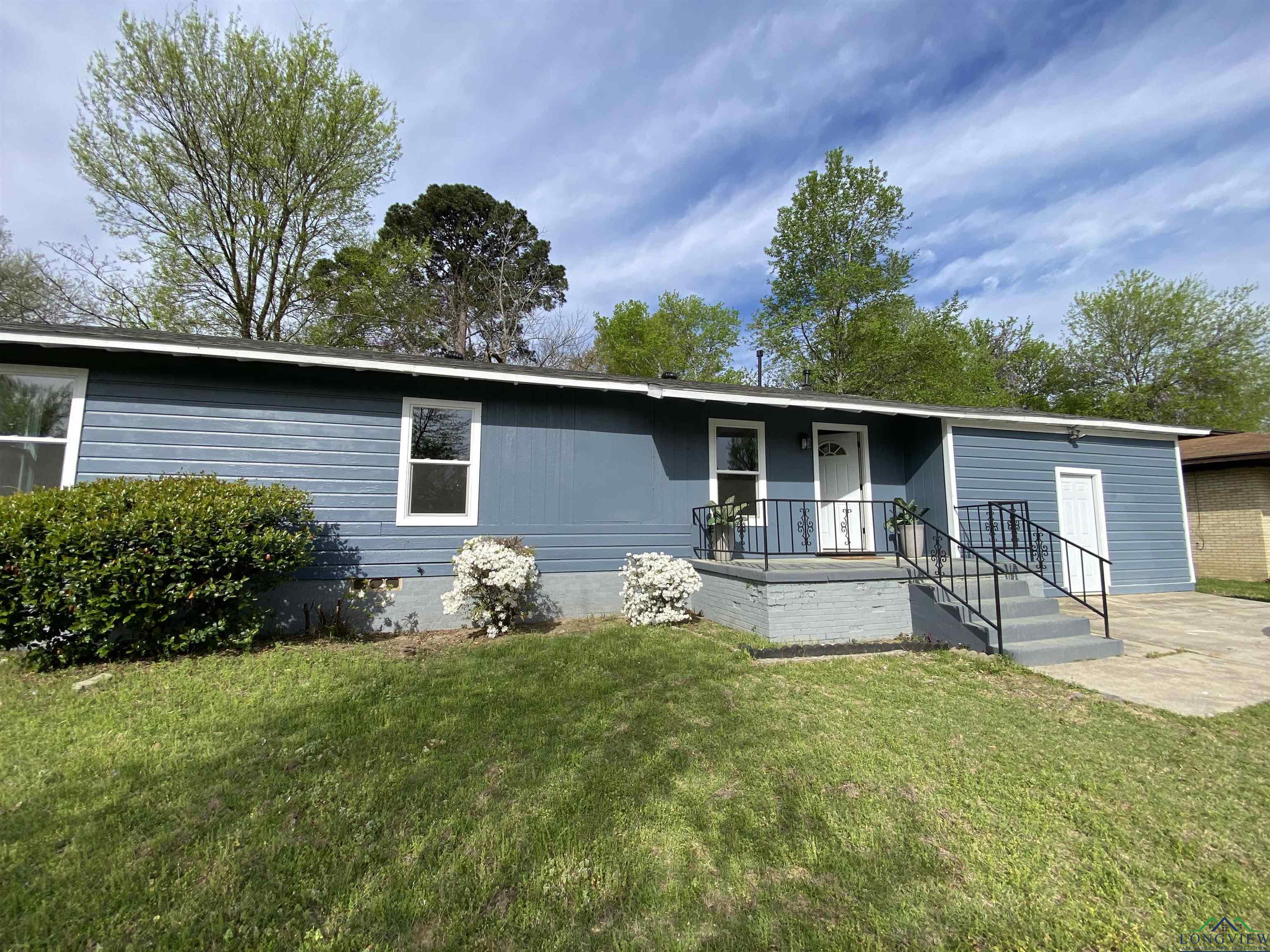 2209 S 13th St, Longview, Texas image 1