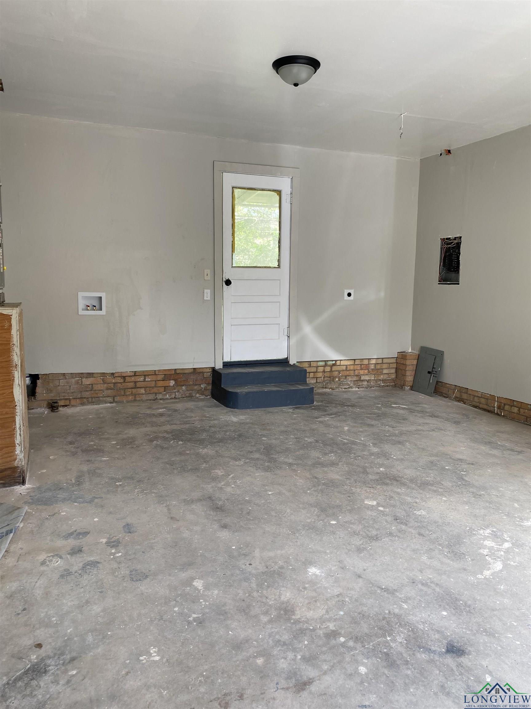 2209 S 13th St, Longview, Texas image 27
