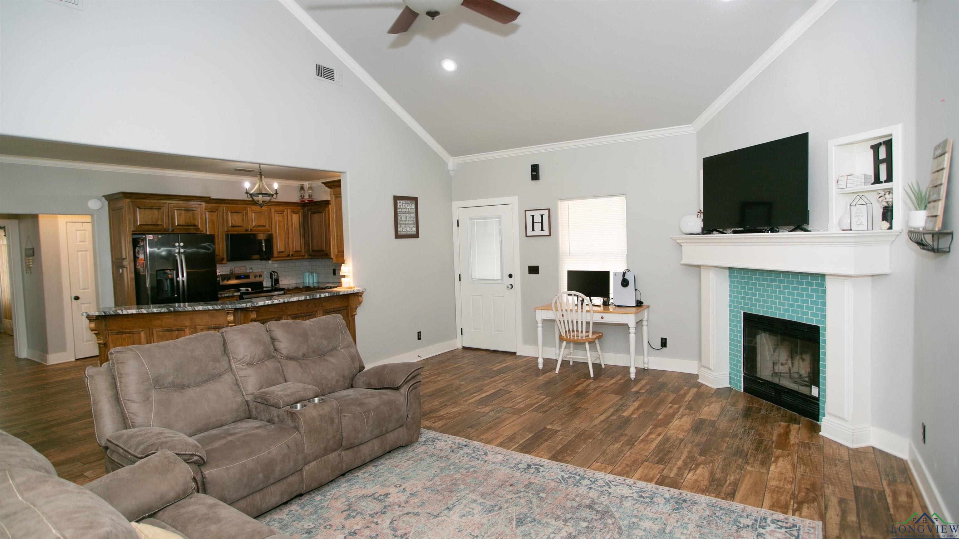 234 S County Rd 3362 Drive, De Berry, Texas image 5