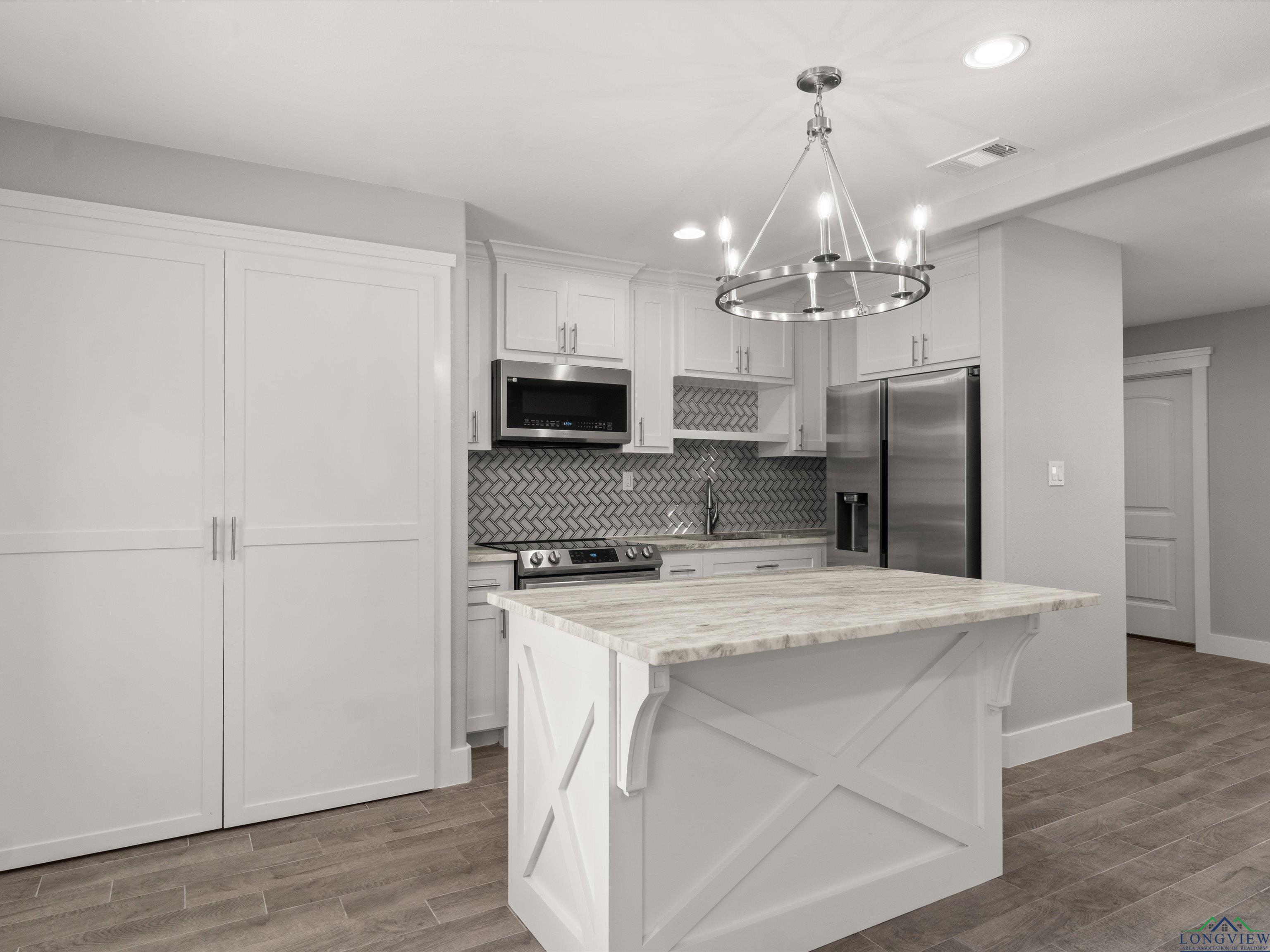 6537 Club Drive, Gilmer, Texas image 11