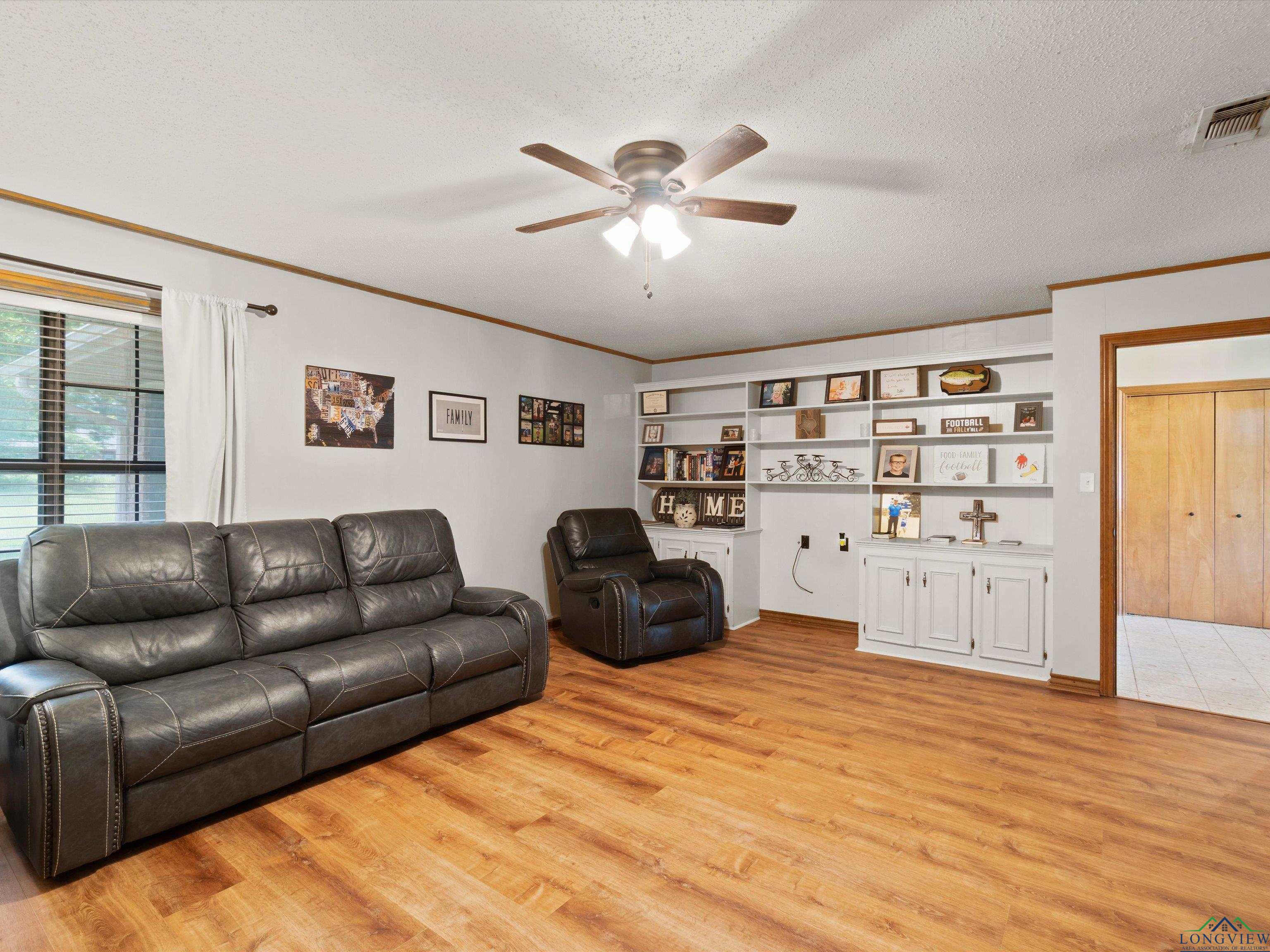 300 Joyner St, Omaha, Texas image 6