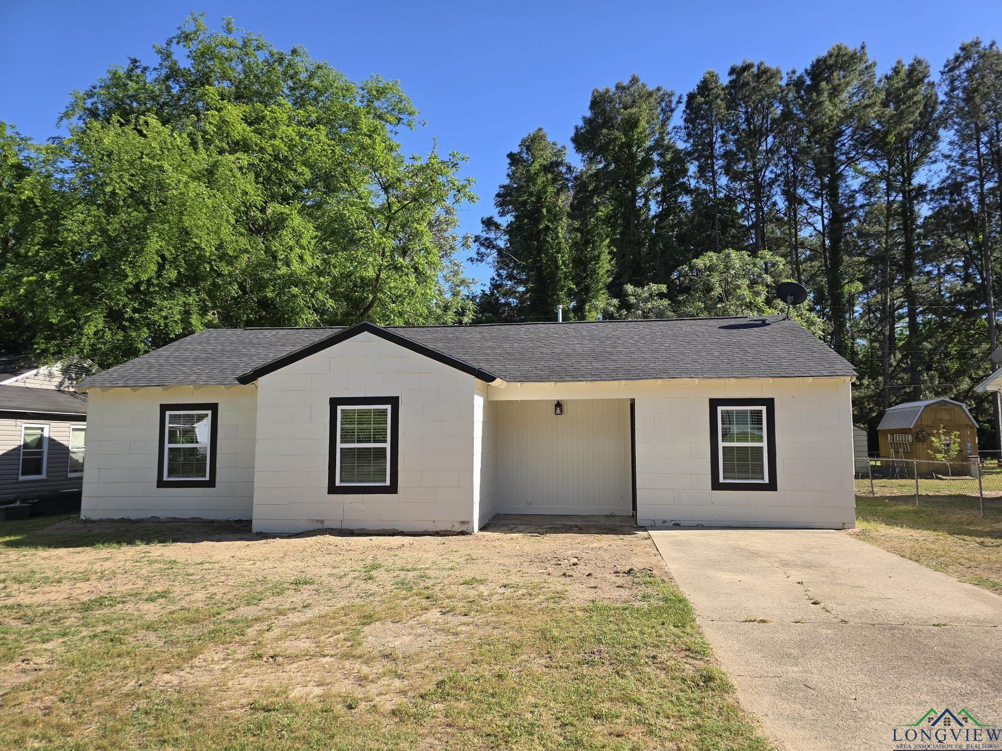 411 Lindsey St, Daingerfield, Texas image 1