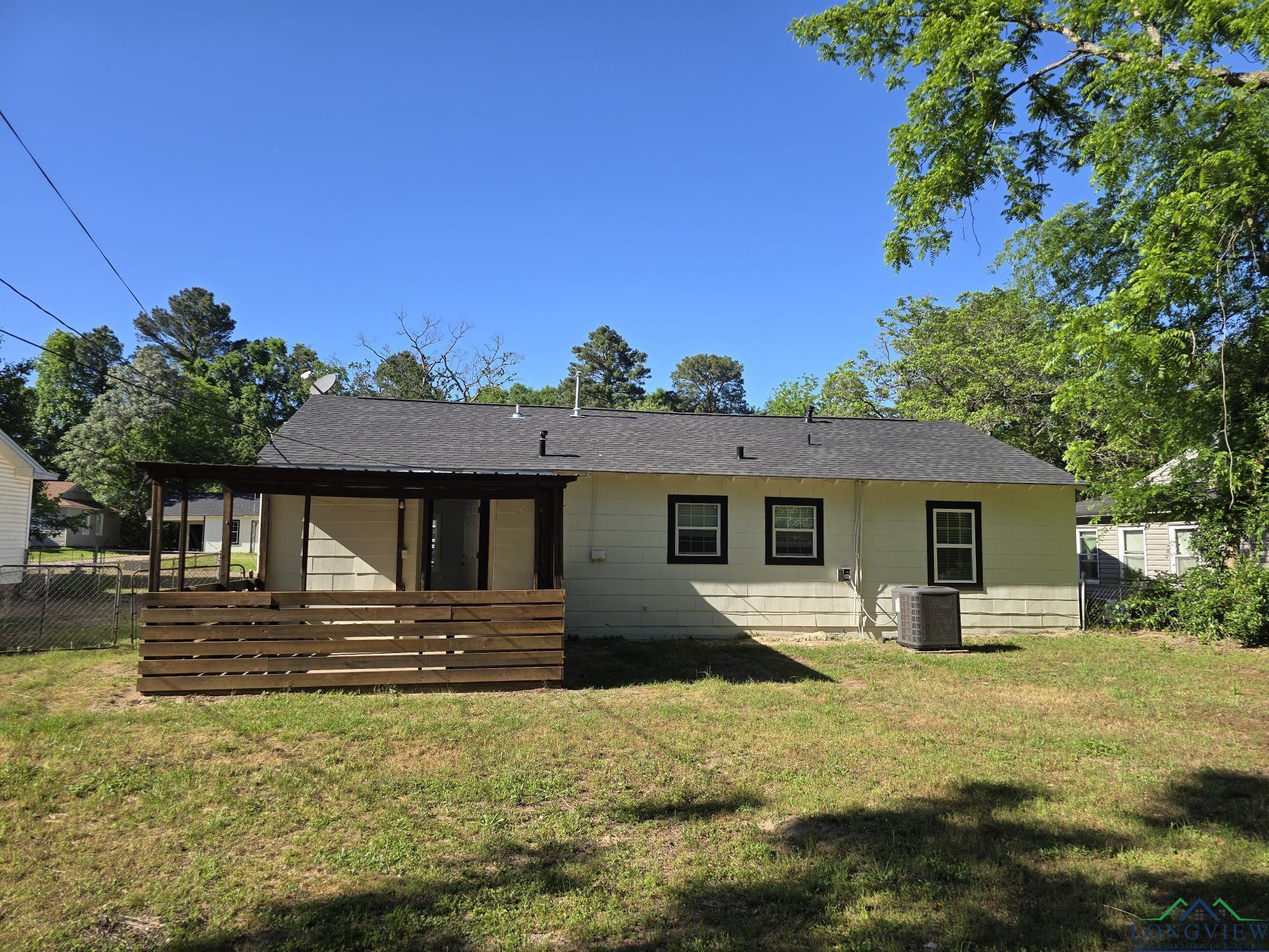 411 Lindsey St, Daingerfield, Texas image 15
