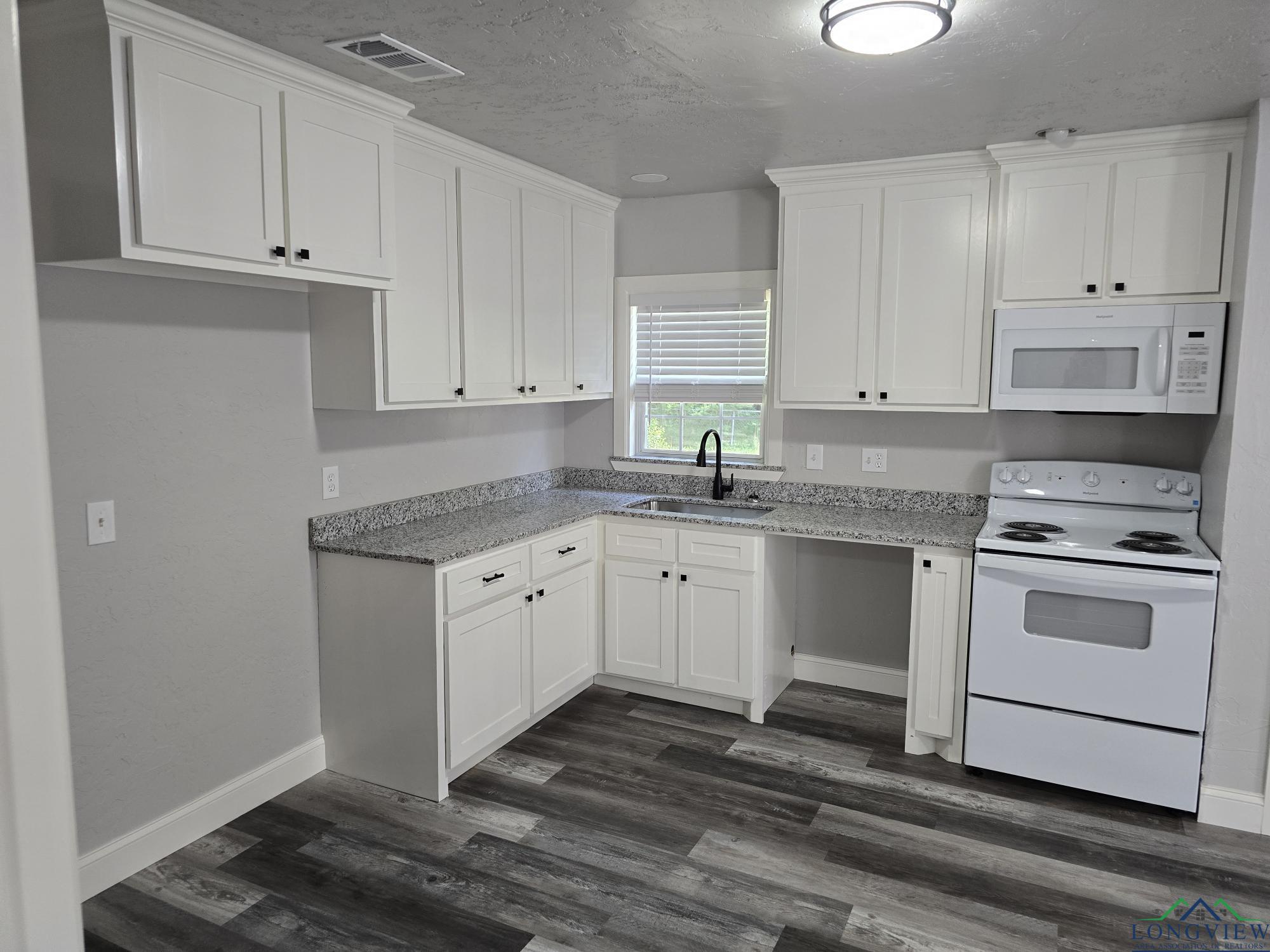 411 Lindsey St, Daingerfield, Texas image 4