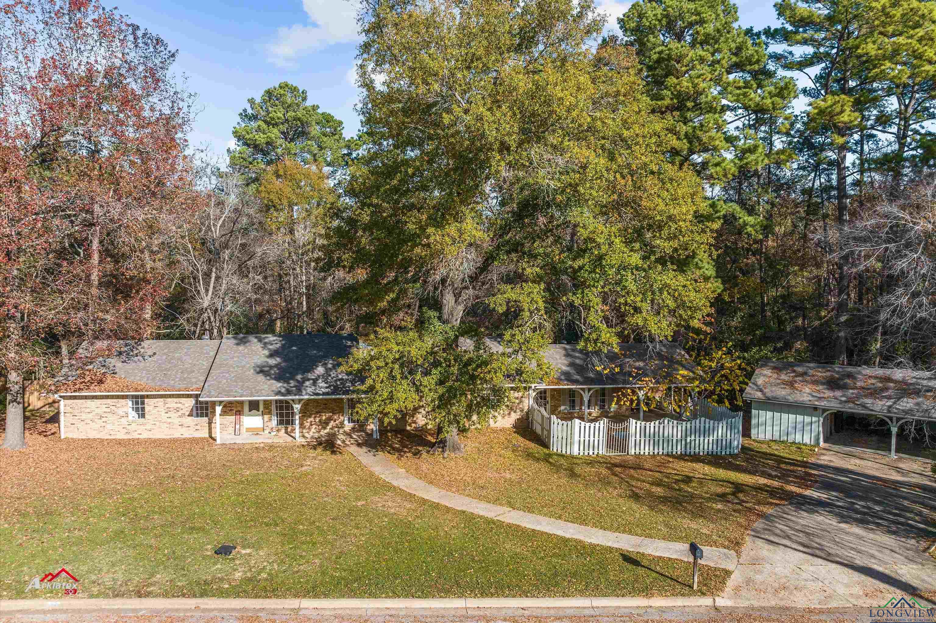 307 S Sundown Trail, Henderson, Texas image 1