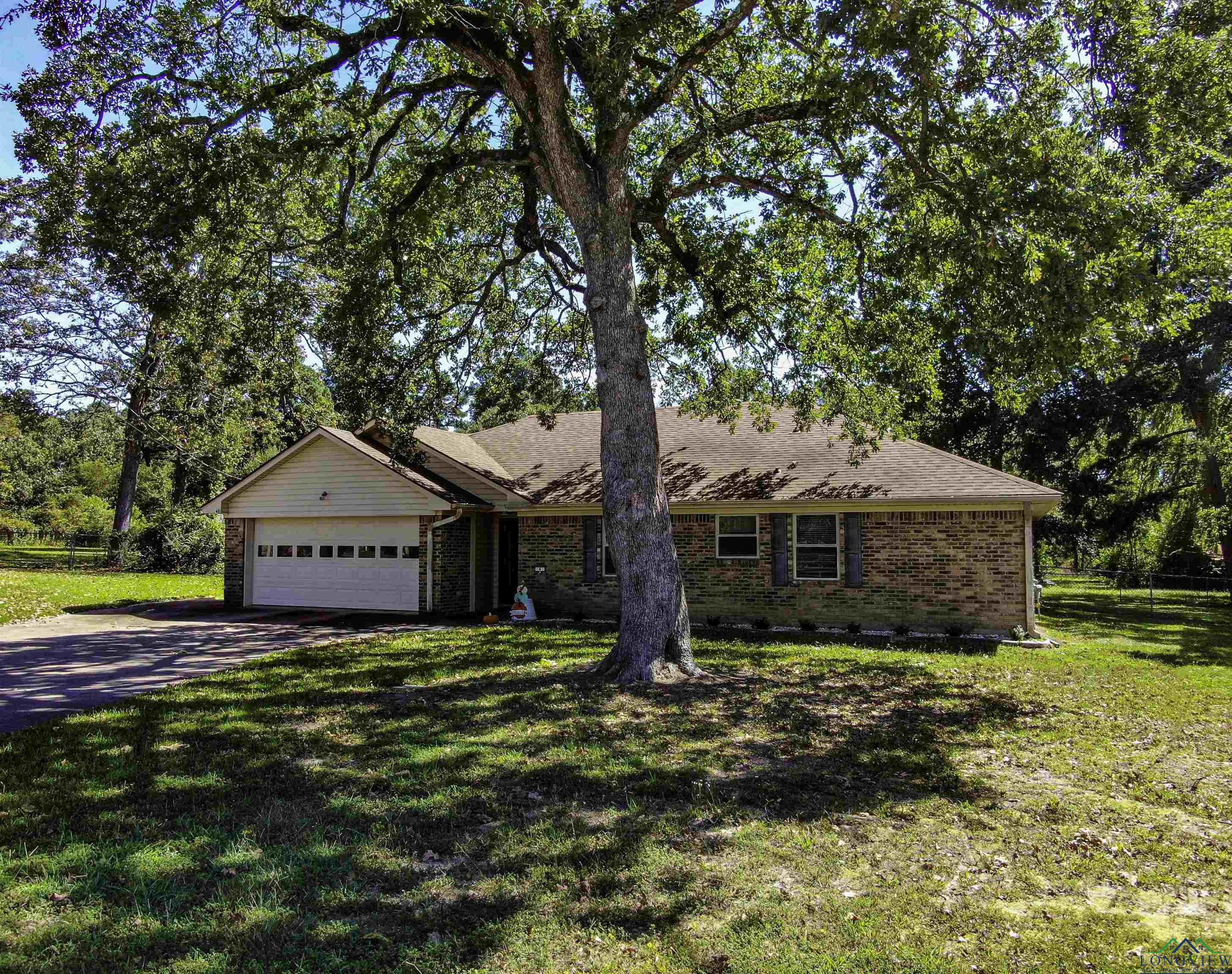 4 Acorn Trl, White Oak, Texas image 2