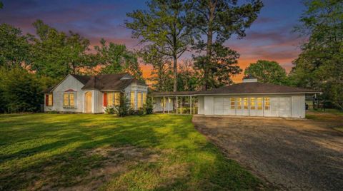 Homes For Sale - 2000 Broadway Blvd<br/> Kilgore, TX 75662