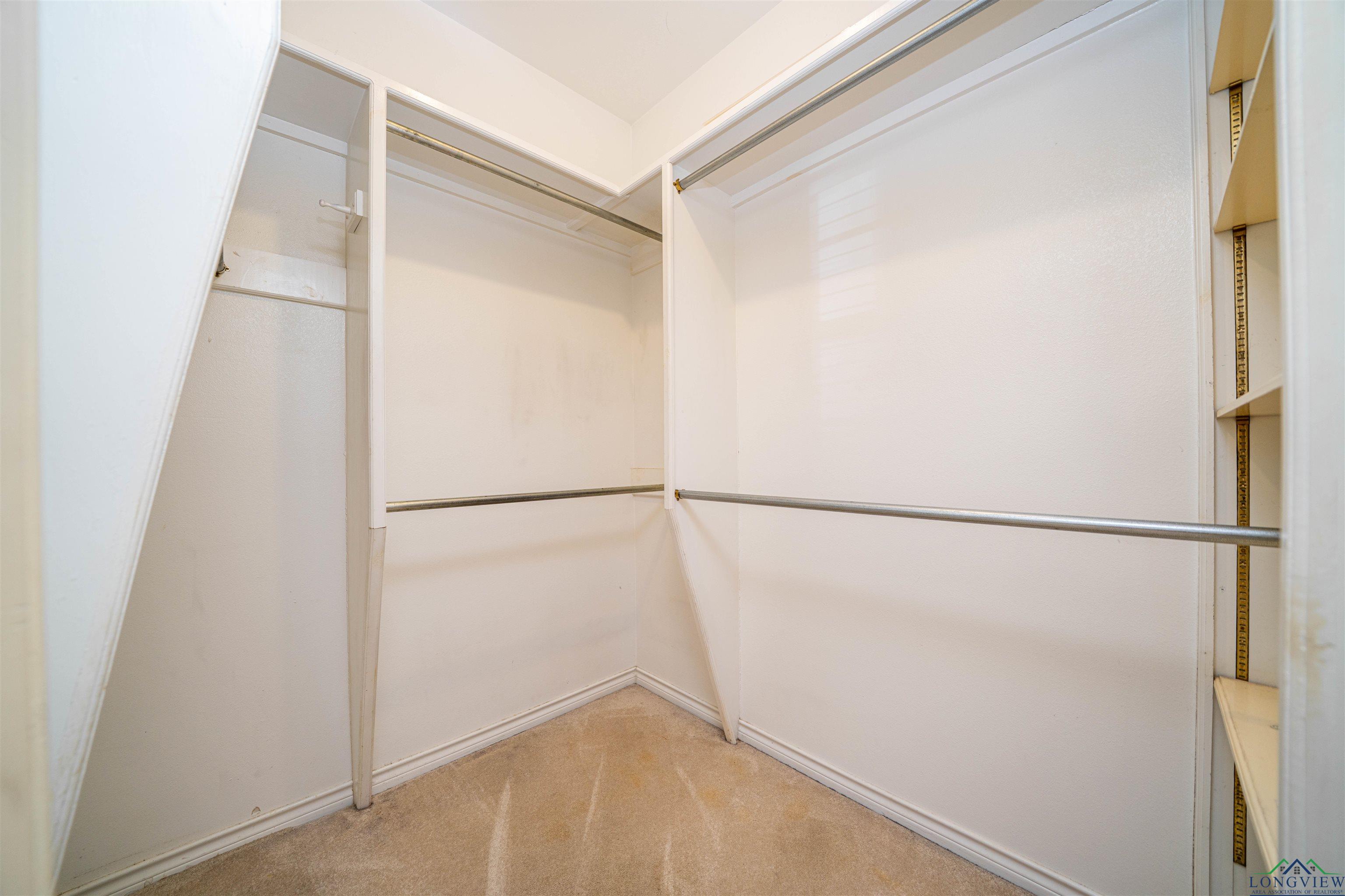 9211 Elm Tree Circle, Tyler, Texas image 17