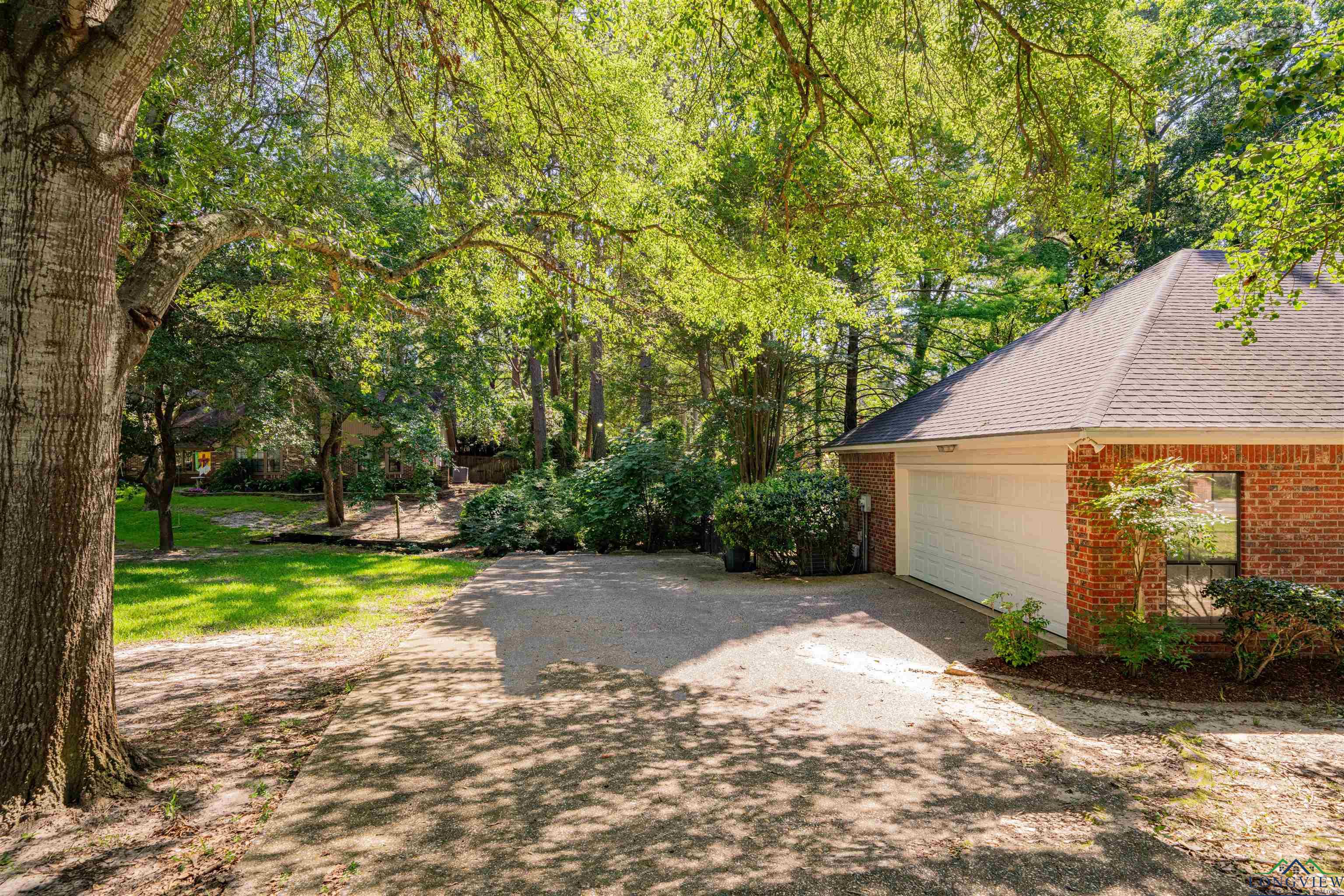 9211 Elm Tree Circle, Tyler, Texas image 28
