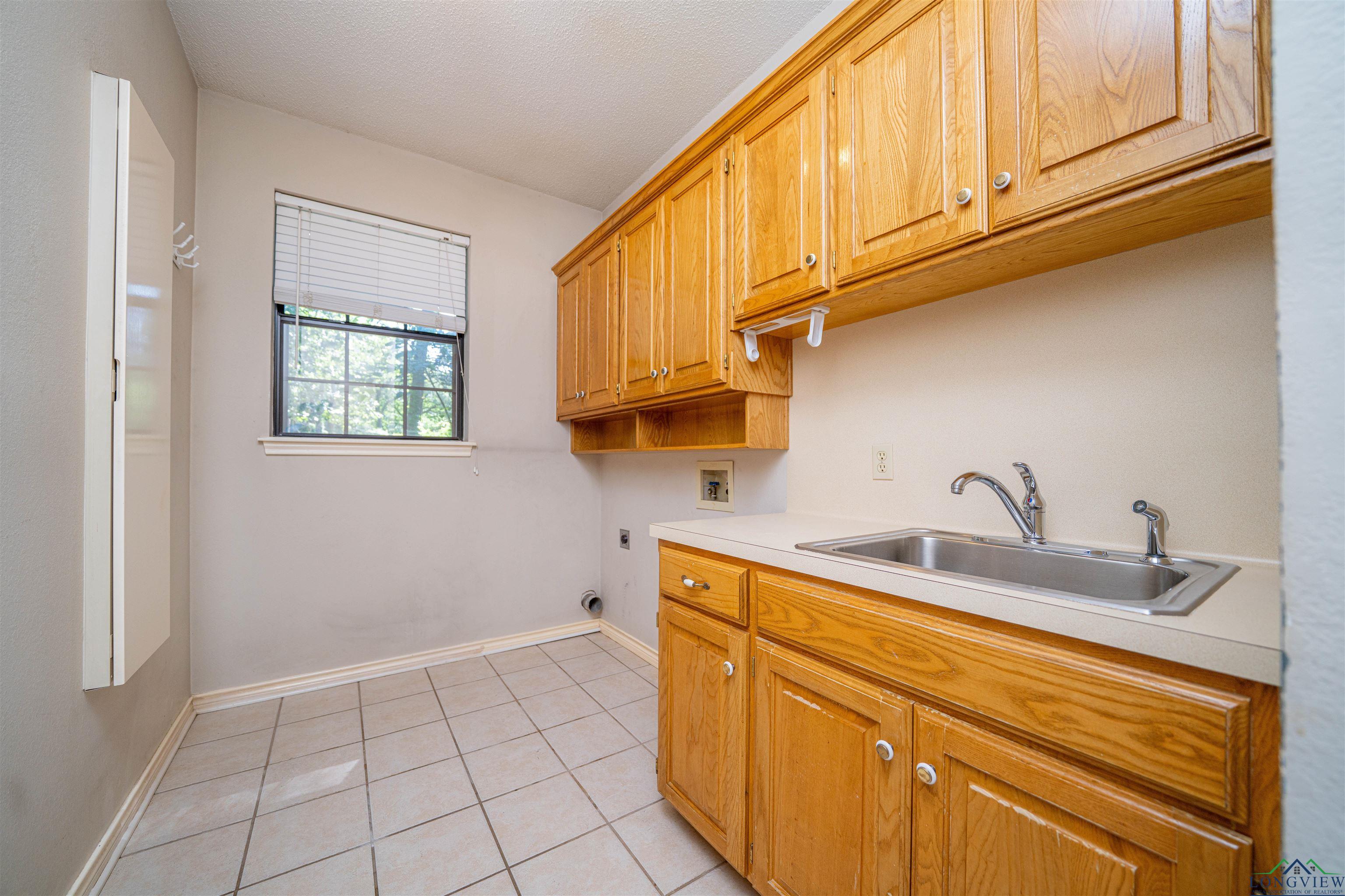9211 Elm Tree Circle, Tyler, Texas image 12