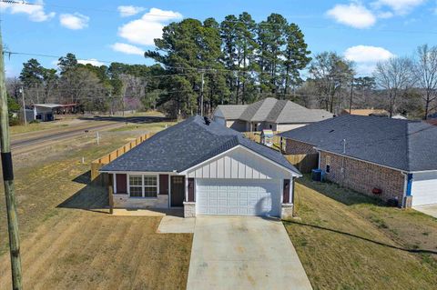 Homes For Sale - 109 Calvert Ln<br/> Gilmer, TX 75645