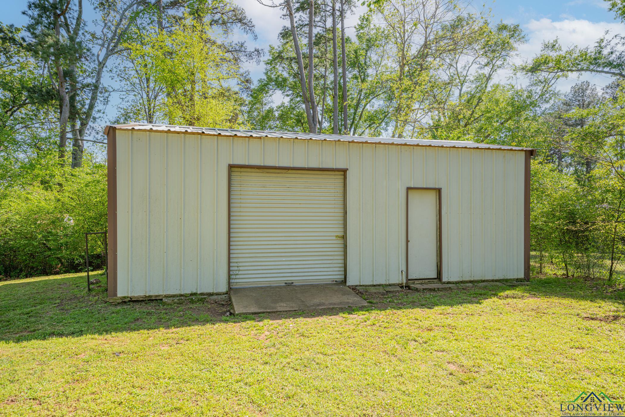 1219 E First St, Hughes Springs, Texas image 9