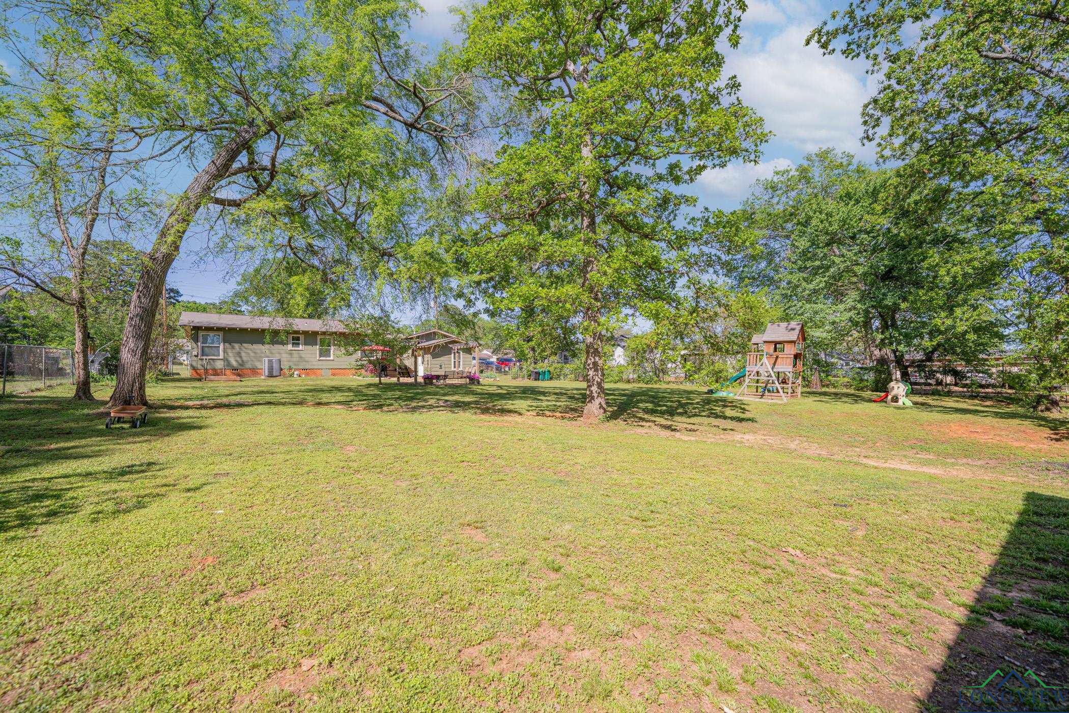 1219 E First St, Hughes Springs, Texas image 33