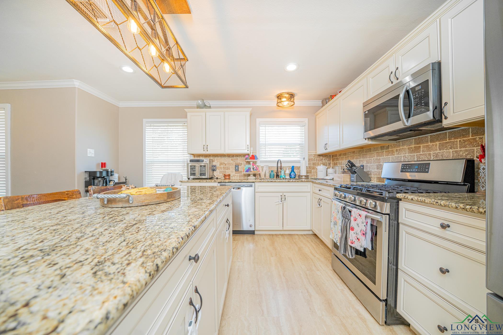 1219 E First St, Hughes Springs, Texas image 14