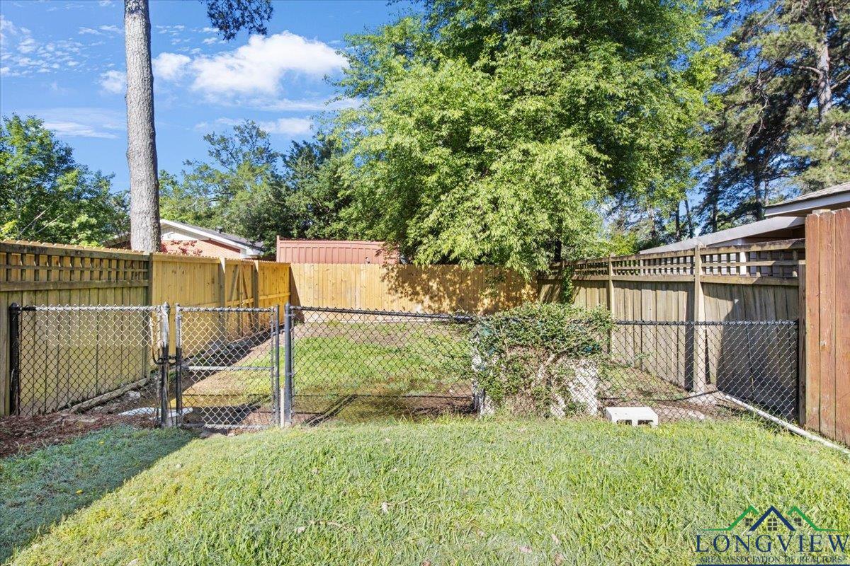 400 W Perry Pl, Carthage, Texas image 44