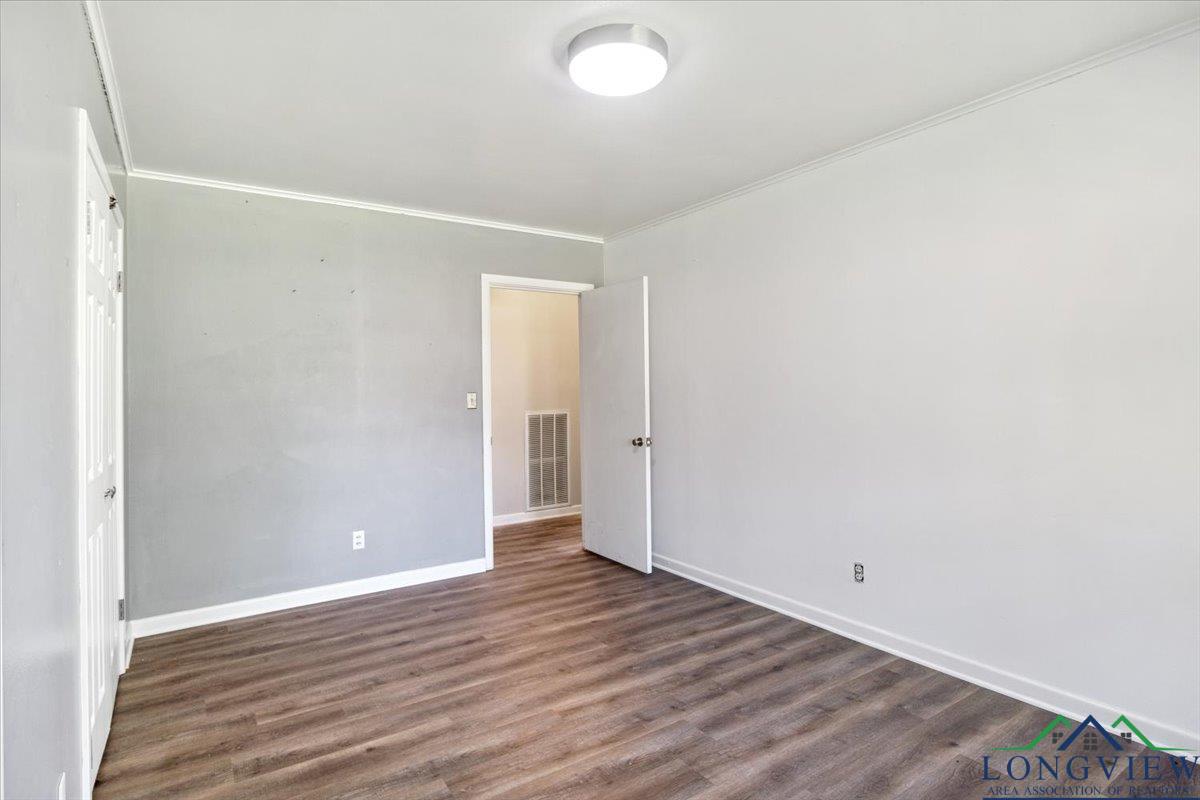 400 W Perry Pl, Carthage, Texas image 32