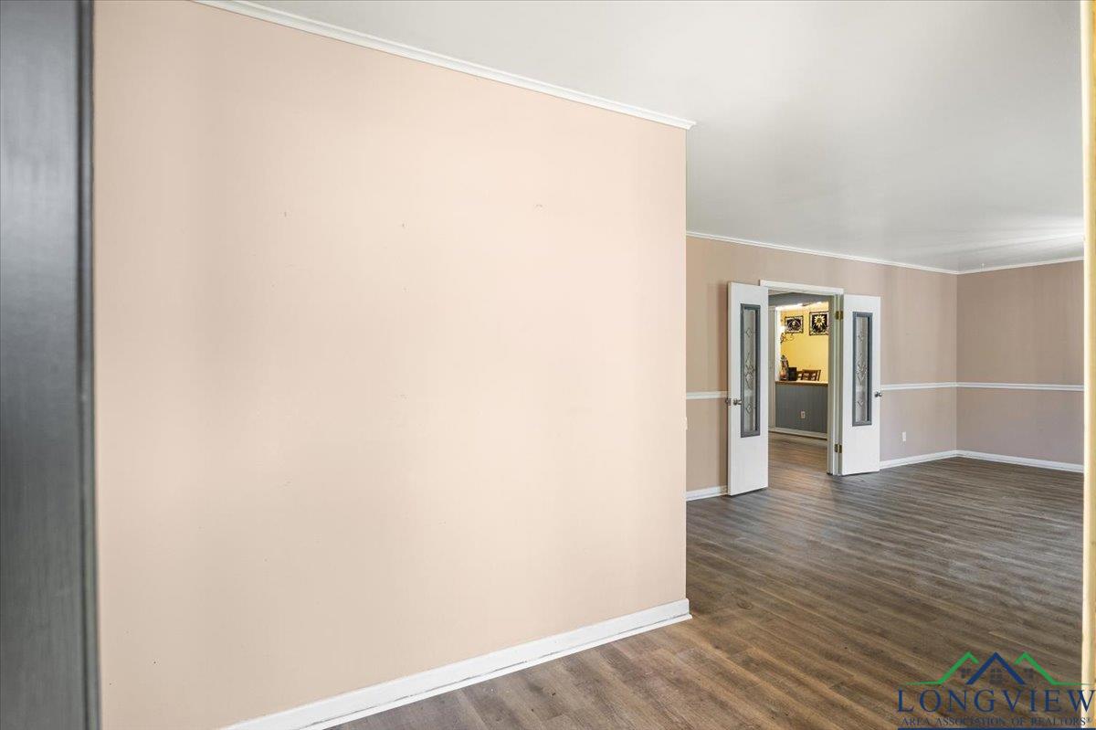 400 W Perry Pl, Carthage, Texas image 6