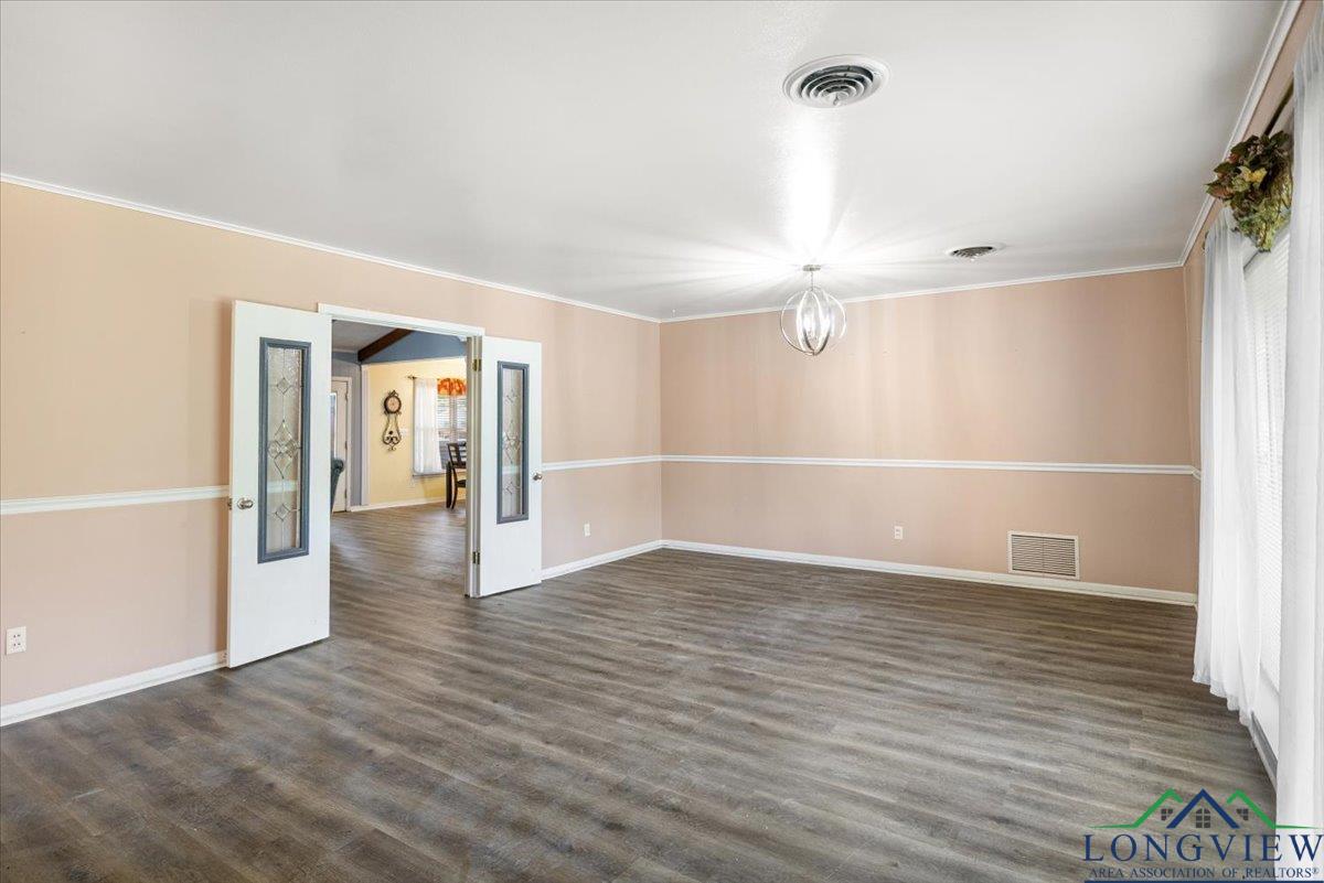 400 W Perry Pl, Carthage, Texas image 10