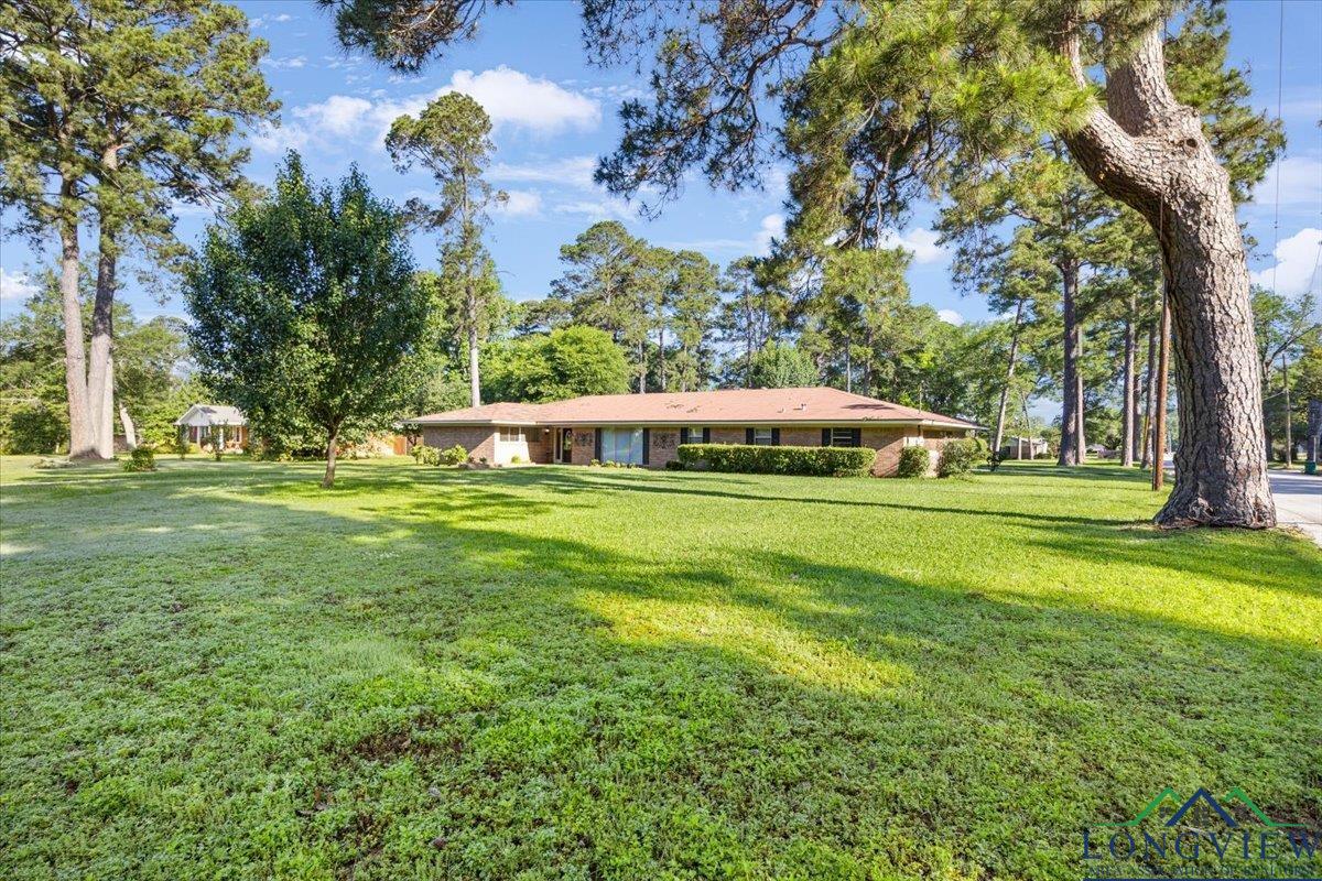 400 W Perry Pl, Carthage, Texas image 4