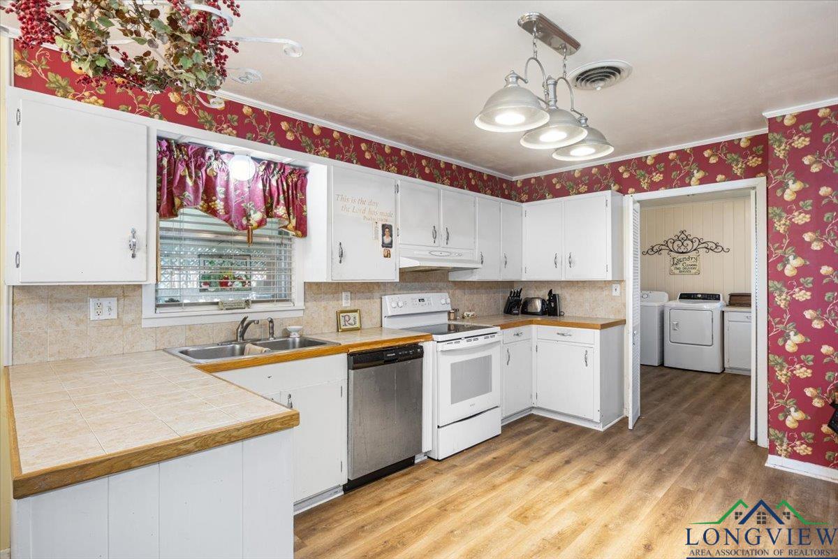 400 W Perry Pl, Carthage, Texas image 16