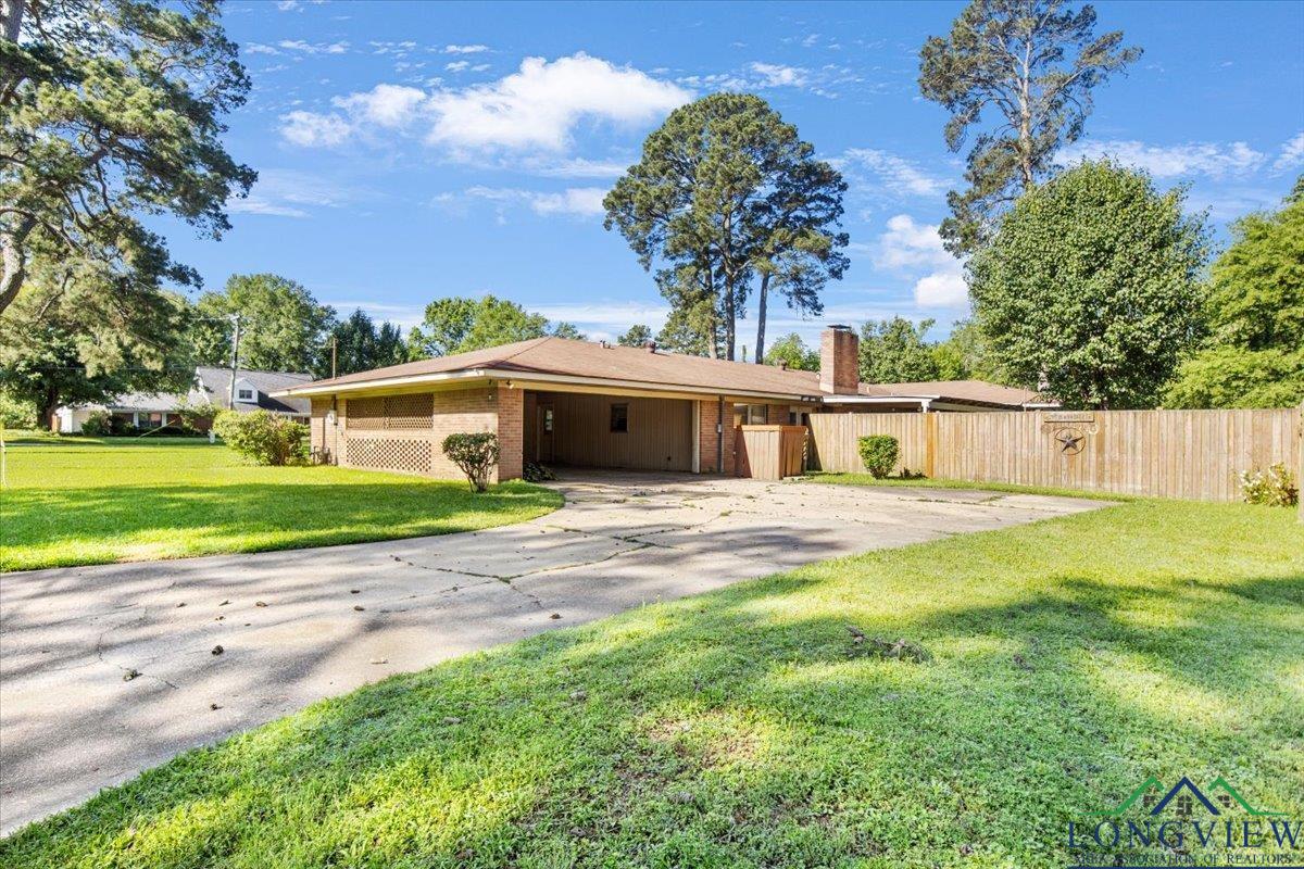 400 W Perry Pl, Carthage, Texas image 45