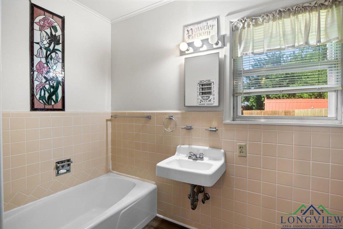 400 W Perry Pl, Carthage, Texas image 38
