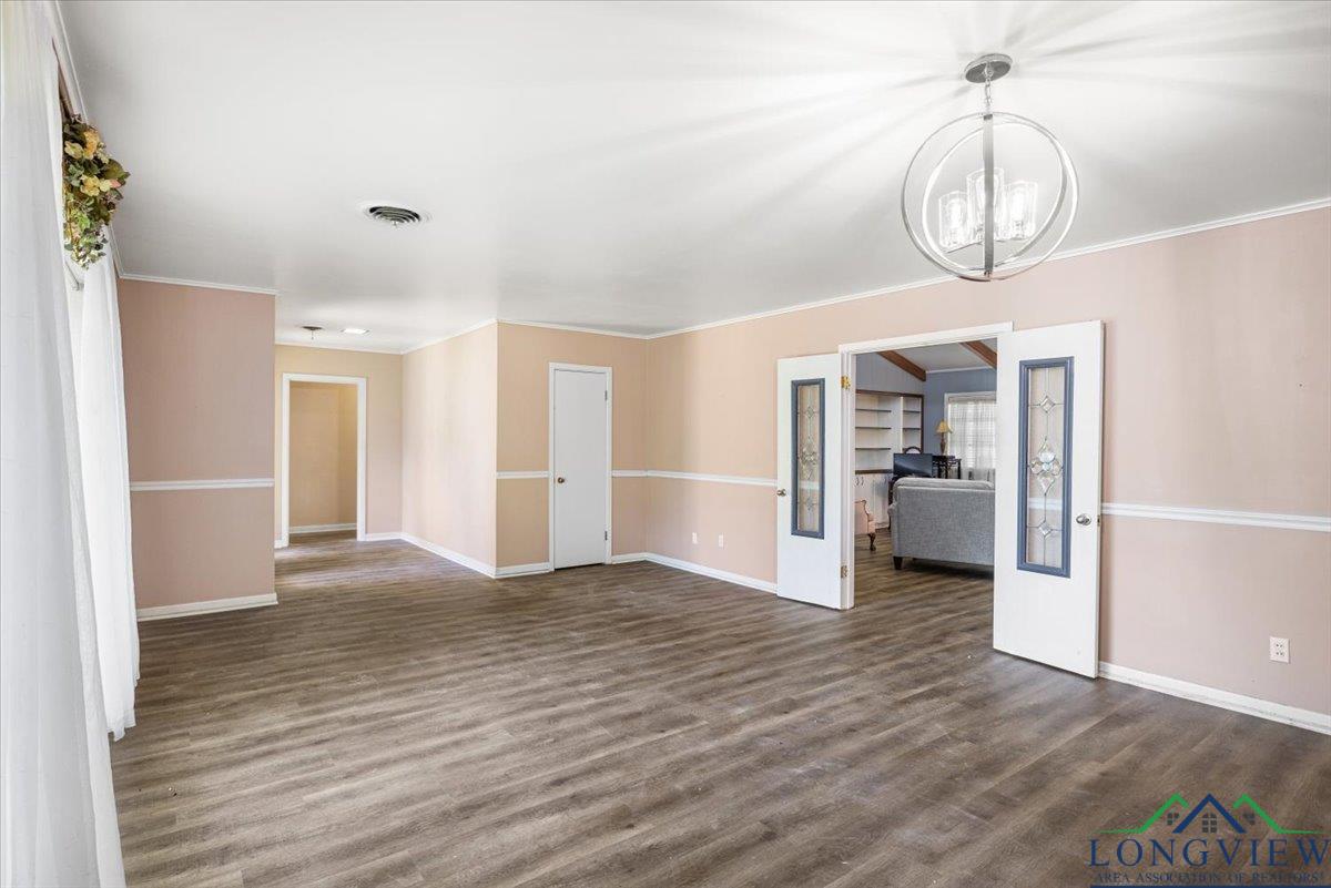 400 W Perry Pl, Carthage, Texas image 9