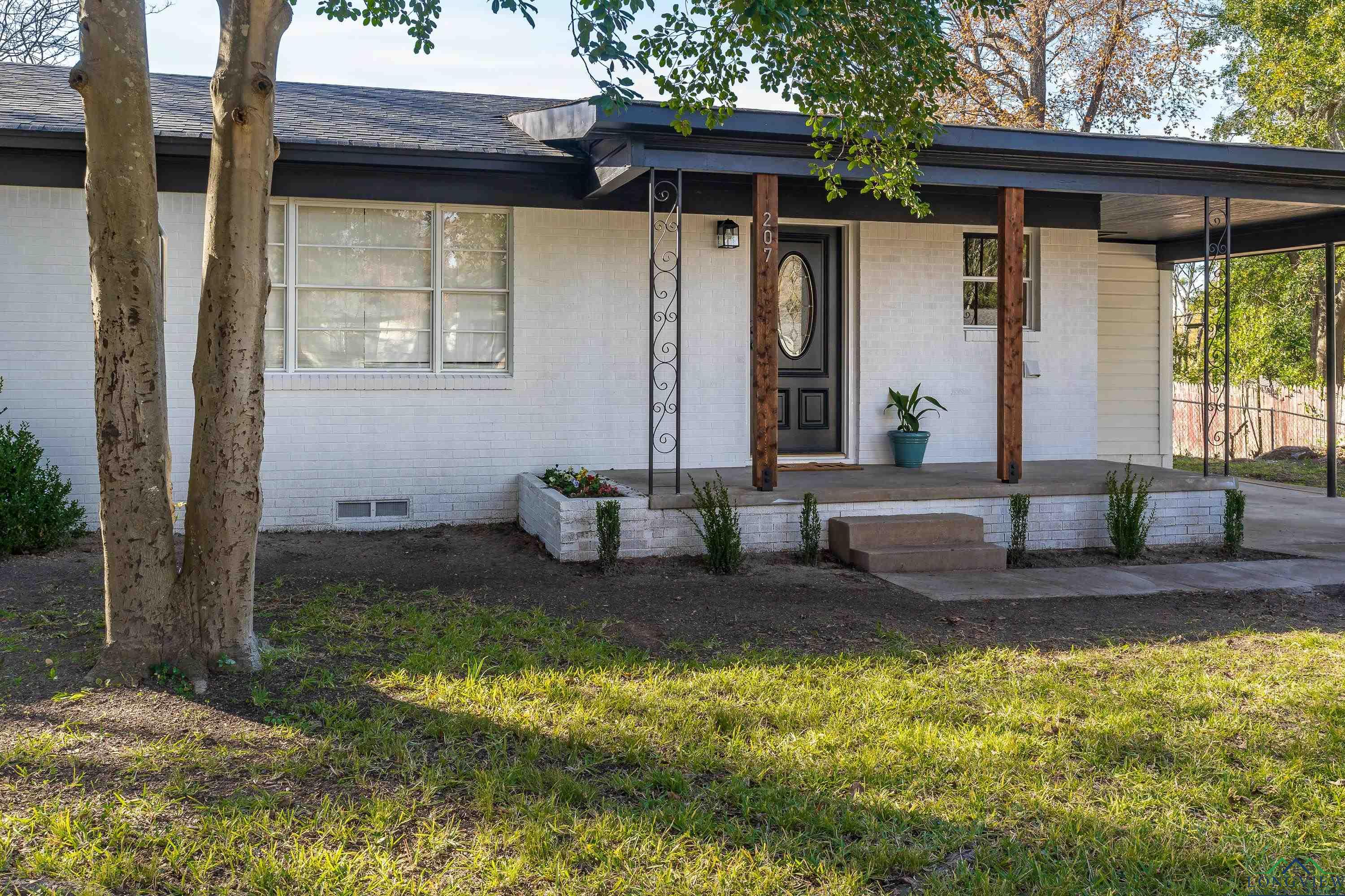 207 W Adams, Overton, Texas image 3