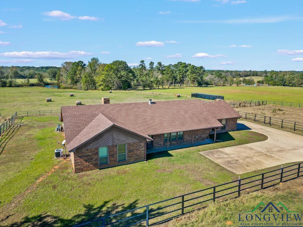 5777 Nightingale Road, Gilmer, Texas image 1