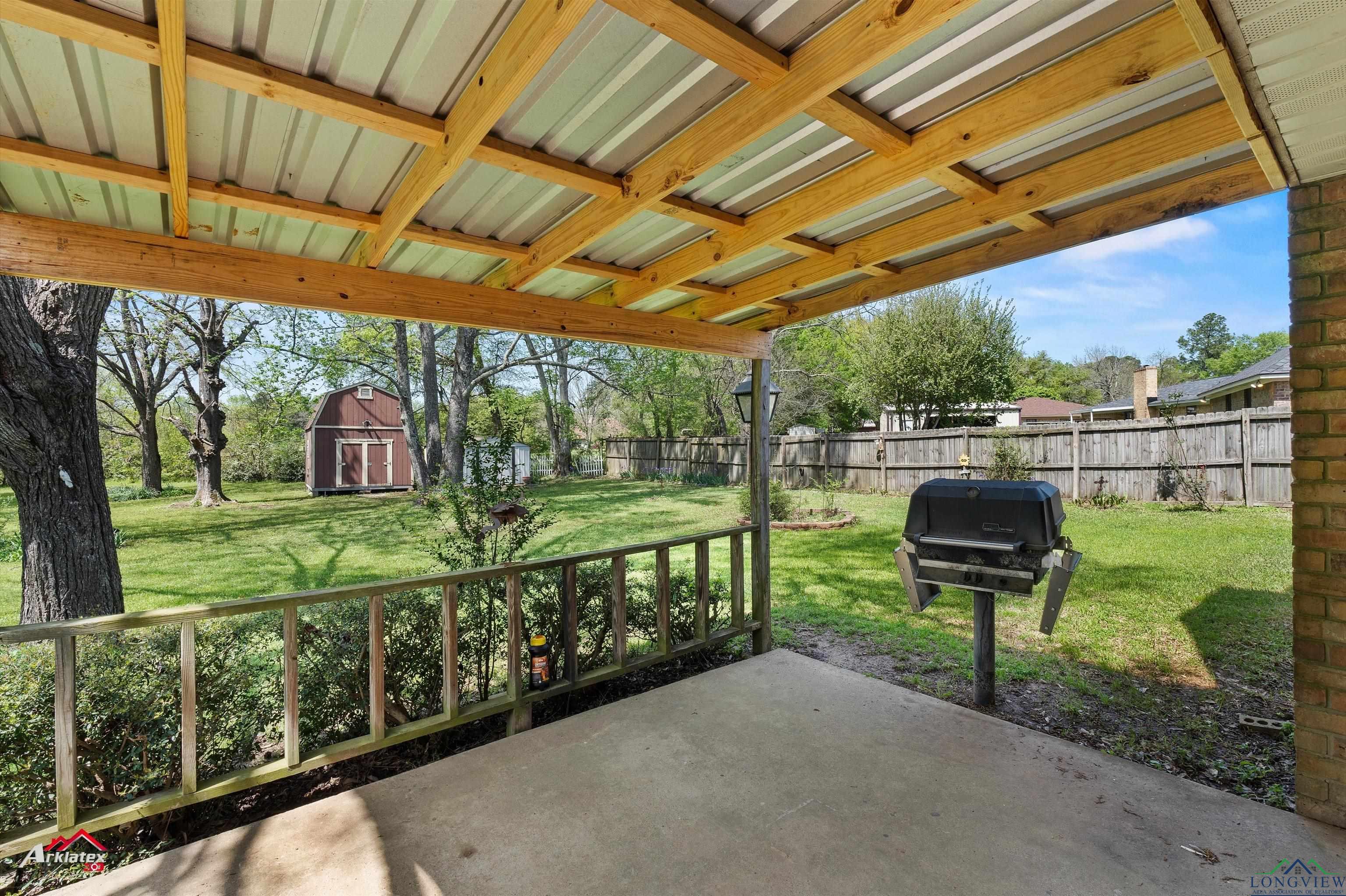 202 SE Ravenwood Dr, Henderson, Texas image 20