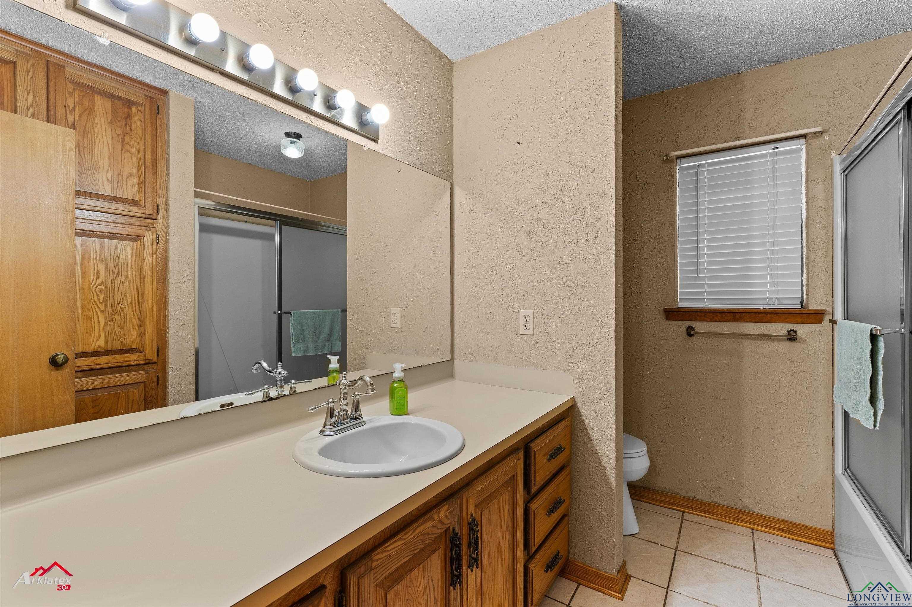 202 SE Ravenwood Dr, Henderson, Texas image 13