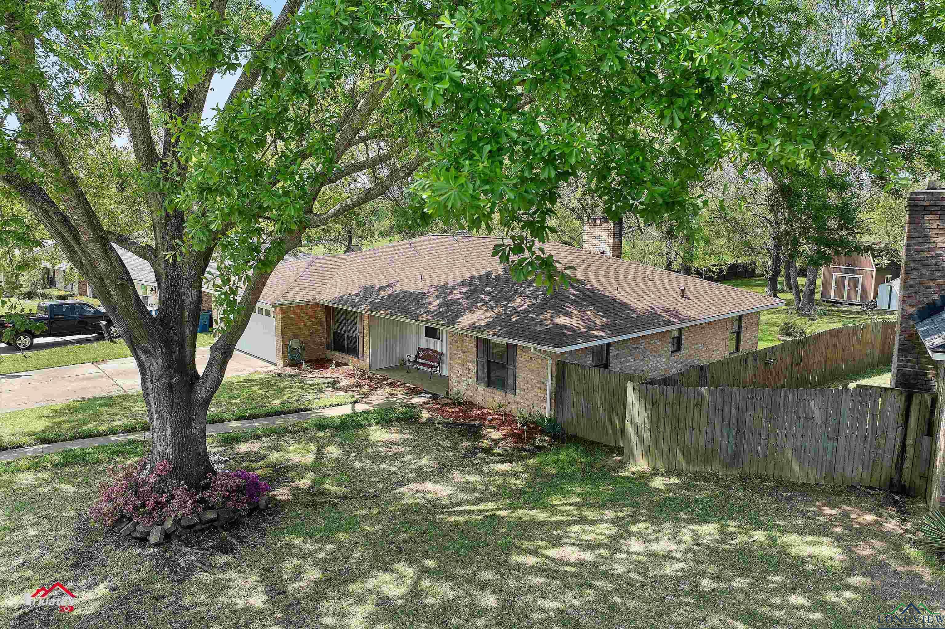 202 SE Ravenwood Dr, Henderson, Texas image 4