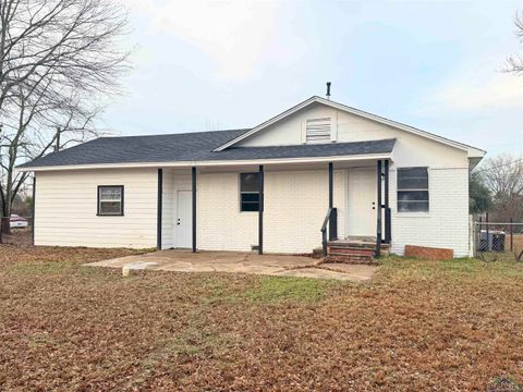 A home in Gladewater