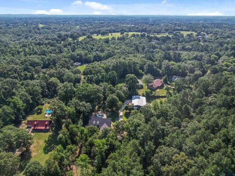 A home in Gladewater