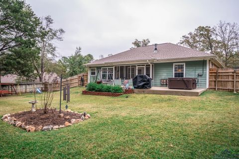 A home in Gladewater