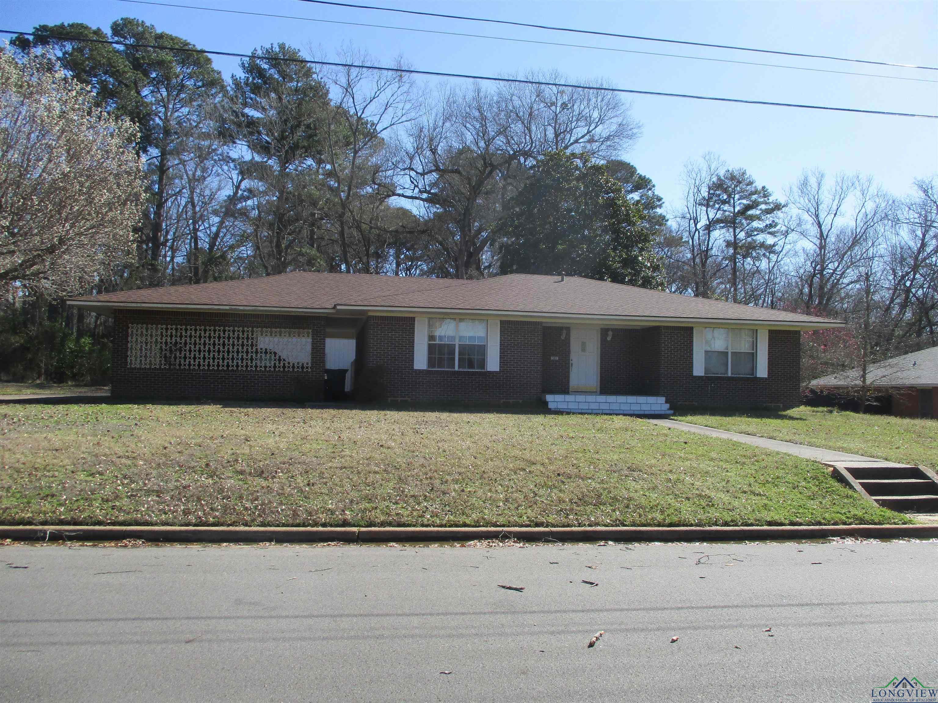 301 S Frisco Ave, Henderson, Texas image 2