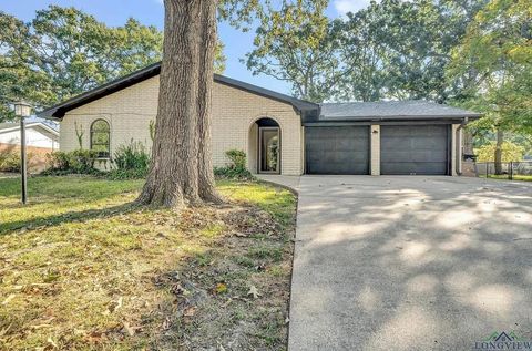 Homes For Sale - 2704 Balsam St<br/> Longview, TX 75604