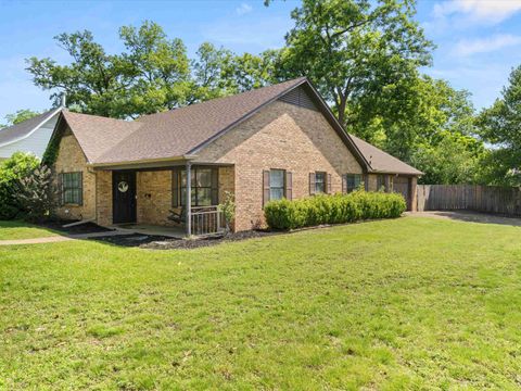 Homes For Sale - 701 N Montgomery St<br/> Gilmer, TX 75644